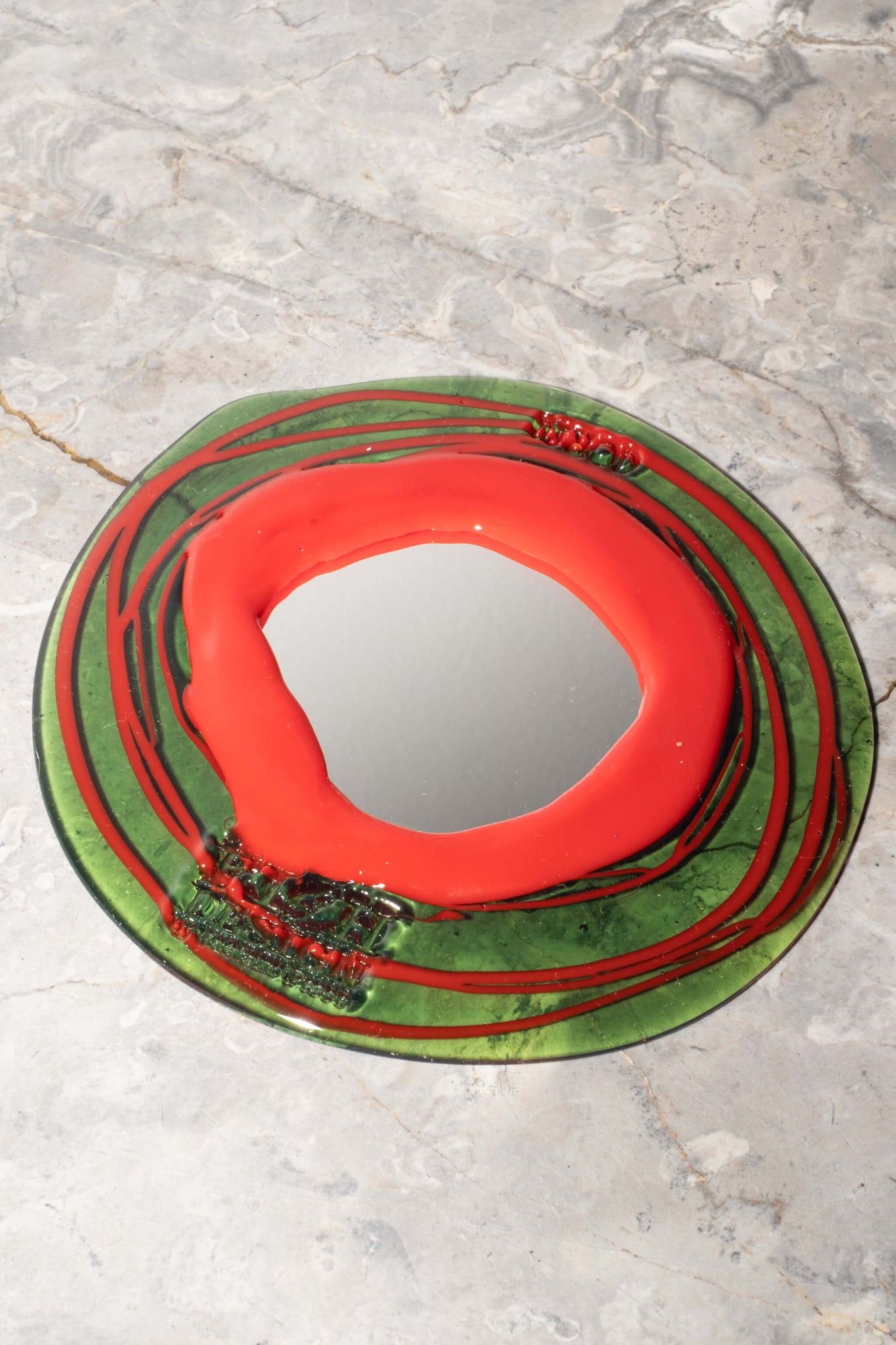 Green & Red XSmall Resin Mirror Round by Gaetano Pesce for Fish Design, top view