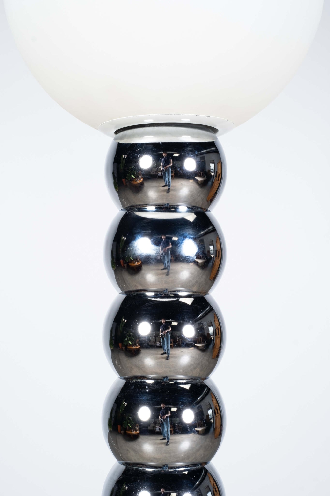 Vintage 1960s Chrome Stacked Ball Floor Lamp, base and lamp detail