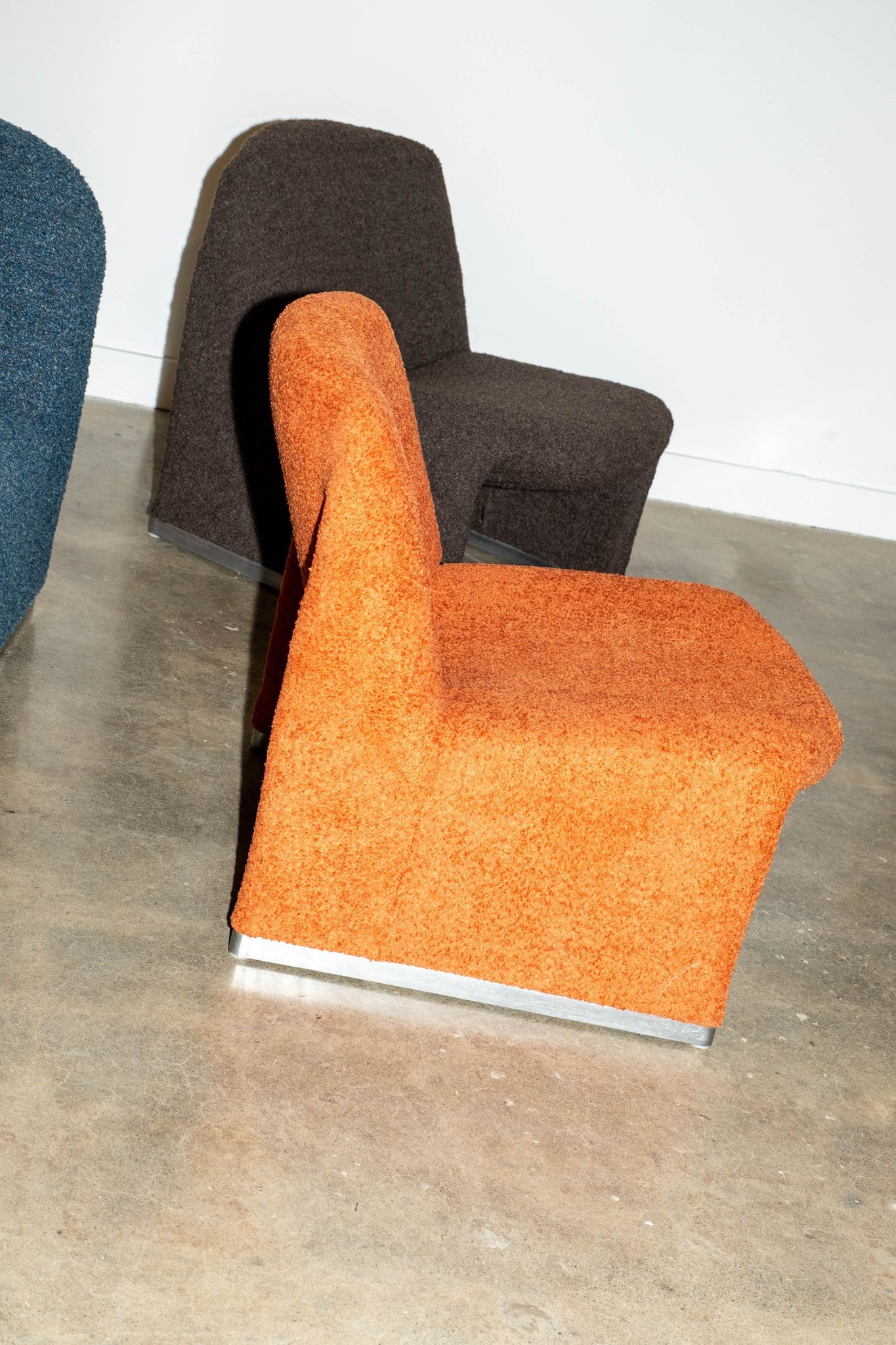 Artifort Pair of Alky Chairs by Giancarlo Piretti, Newly Upholstered, "Henna" | Bonne Choice
