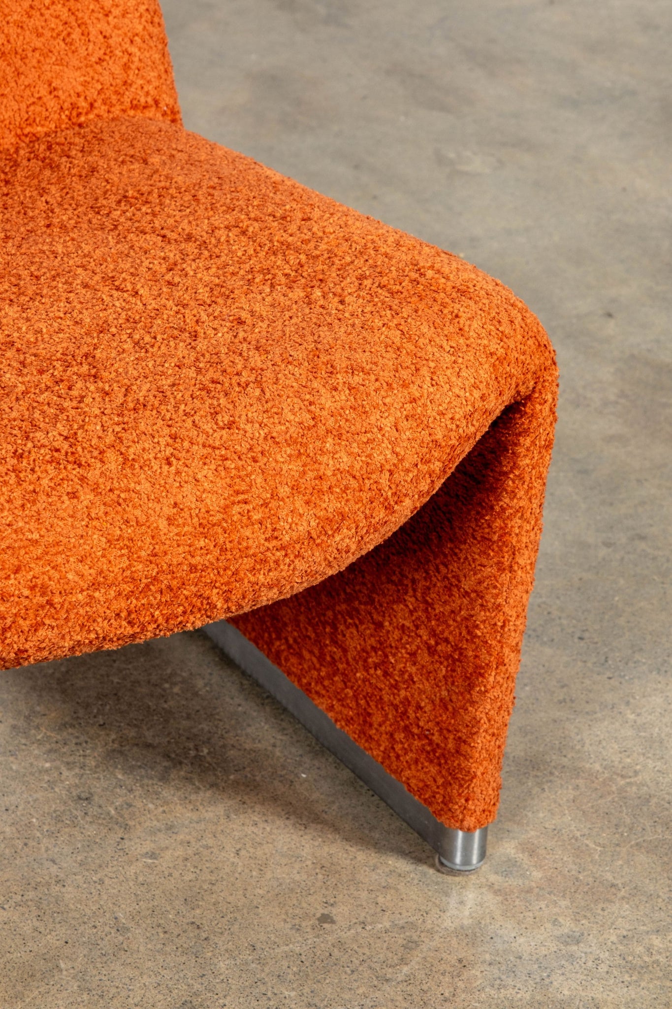 Artifort Pair of Alky Chairs by Giancarlo Piretti, Newly Upholstered, "Henna" | Bonne Choice