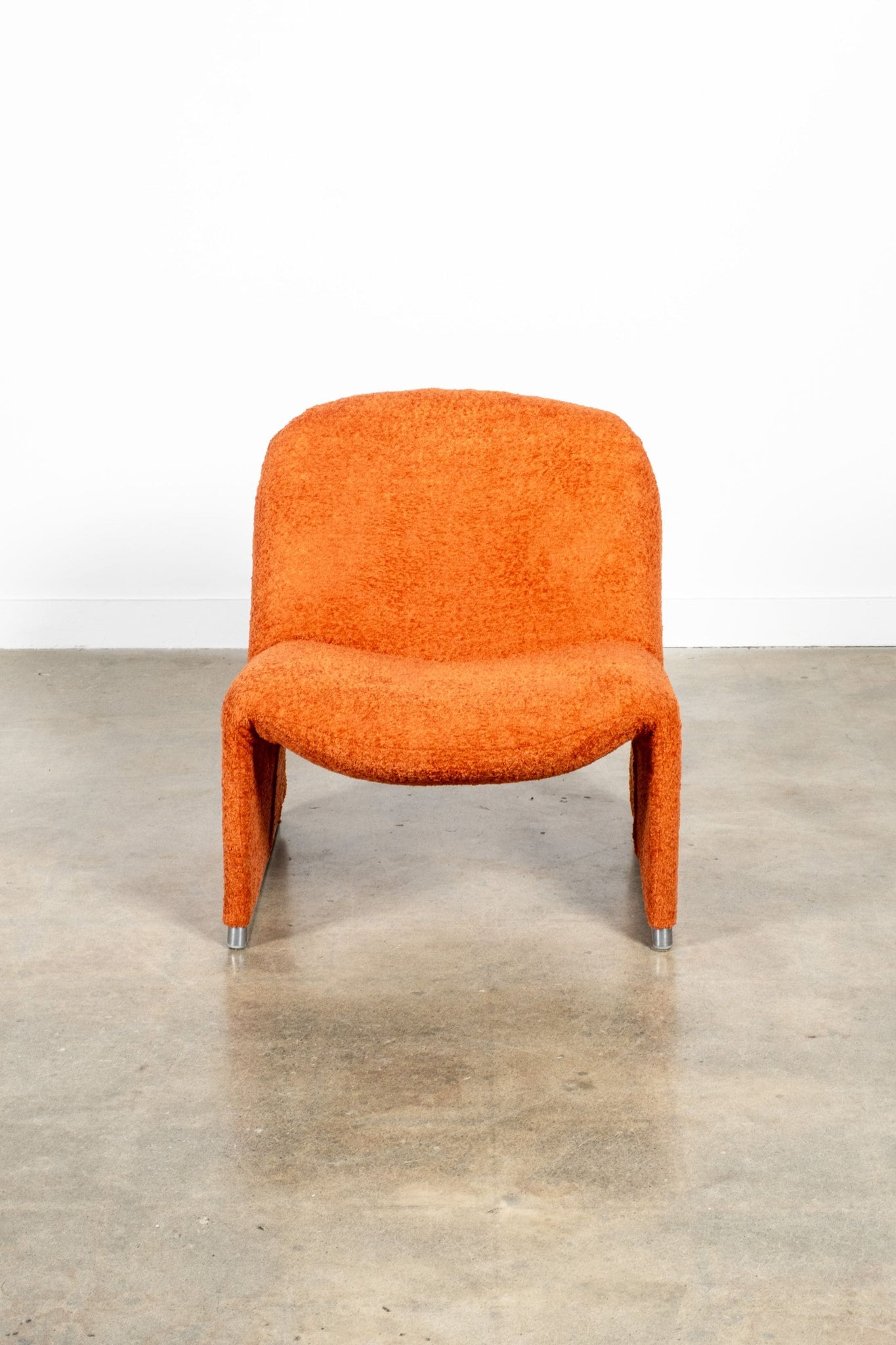 Artifort Pair of Alky Chairs by Giancarlo Piretti, Newly Upholstered, "Henna" | Bonne Choice