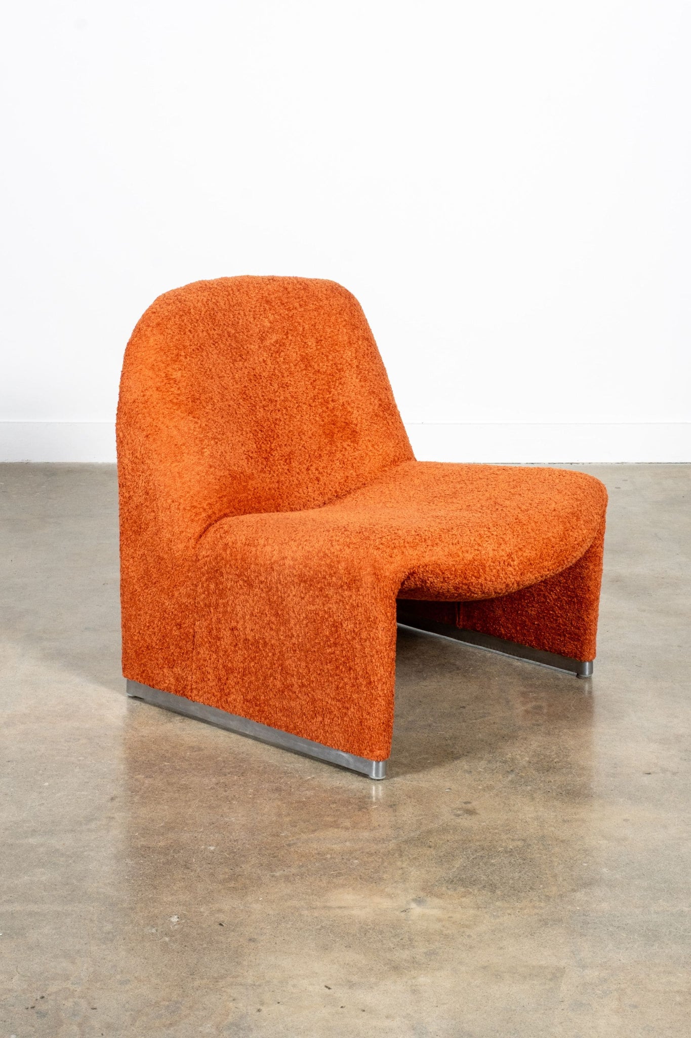 Artifort Pair of Alky Chairs by Giancarlo Piretti, Newly Upholstered, "Henna" | Bonne Choice