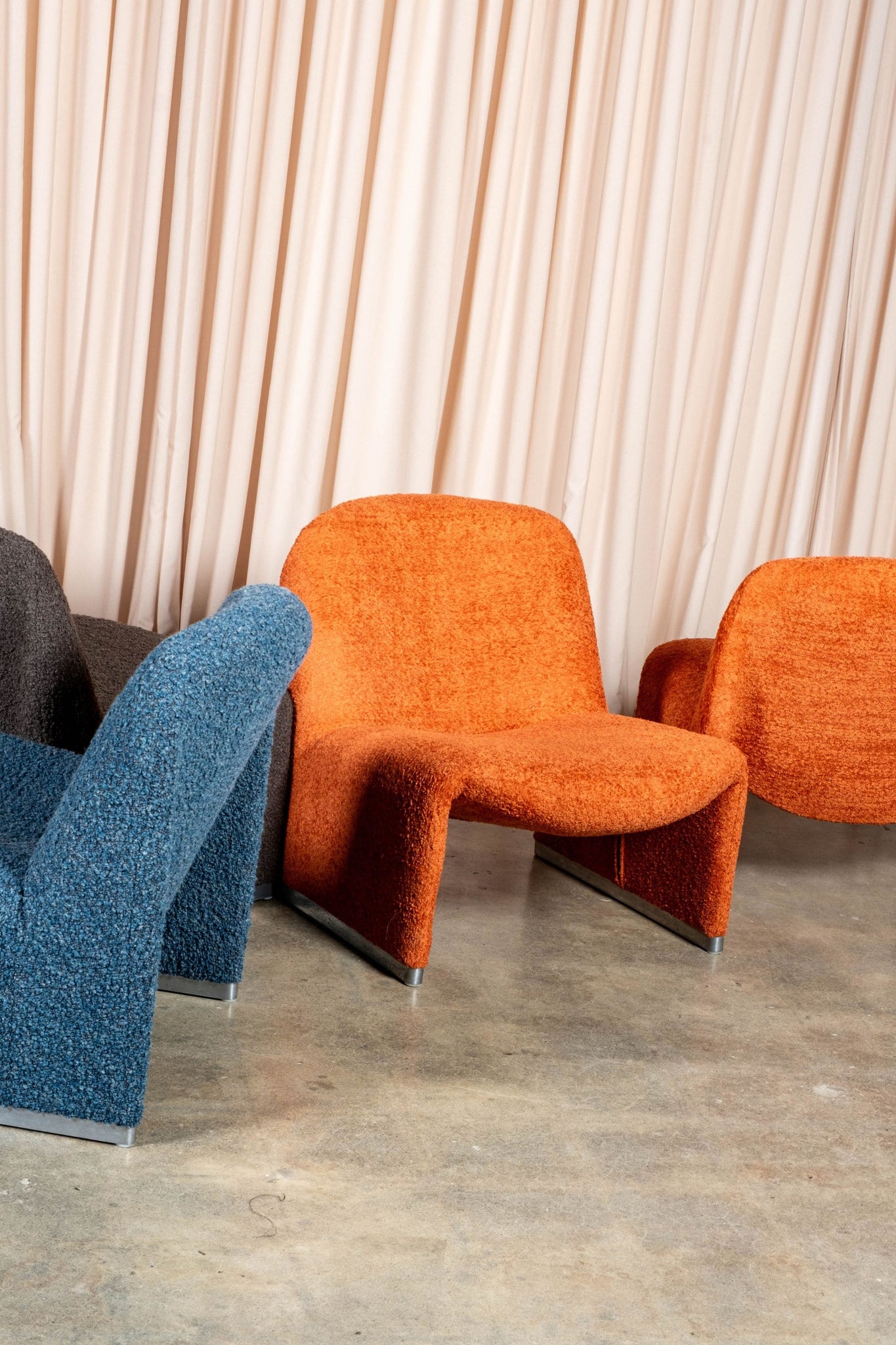 Artifort Pair of Alky Chairs by Giancarlo Piretti, Newly Upholstered, "Henna" | Bonne Choice