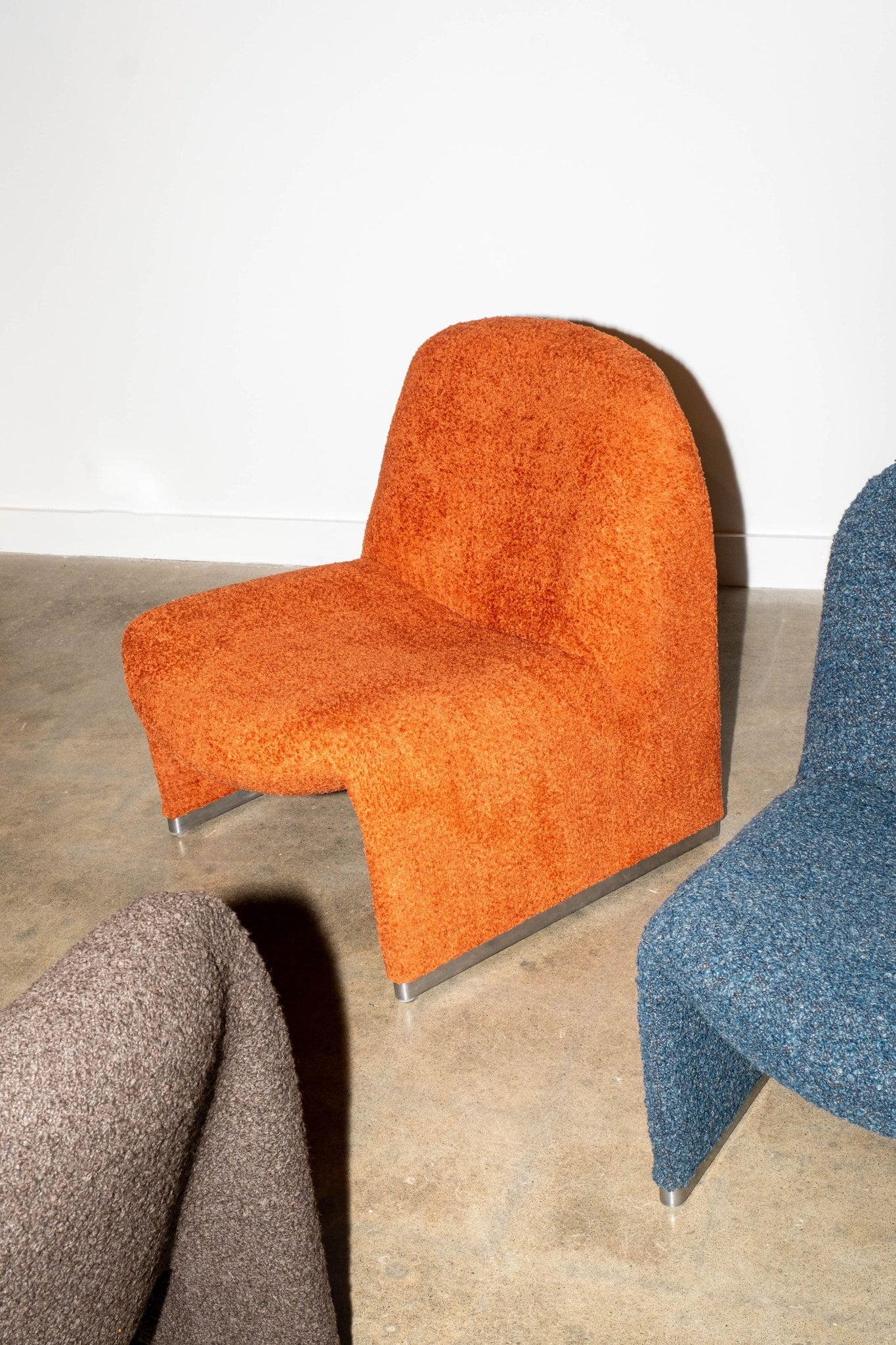 Artifort Pair of Alky Chairs by Giancarlo Piretti, Newly Upholstered, "Henna" | Bonne Choice