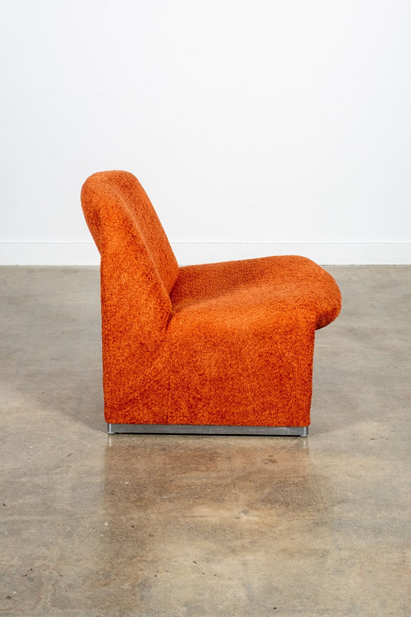 Artifort Pair of Alky Chairs by Giancarlo Piretti, Newly Upholstered, "Henna" | Bonne Choice