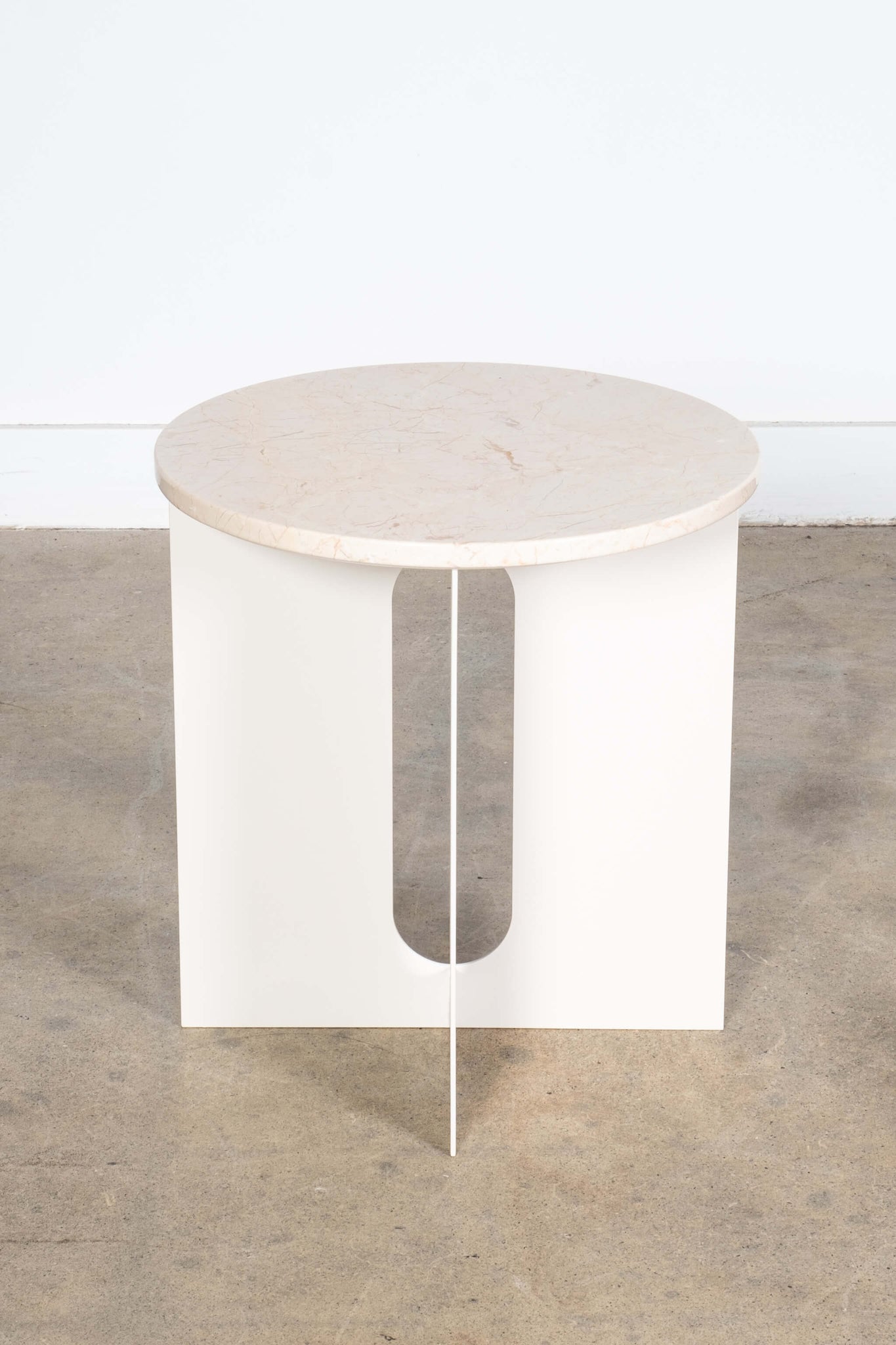 Auto Copenhagen Androgyne side table, 40 cm, white metal frame with stone top