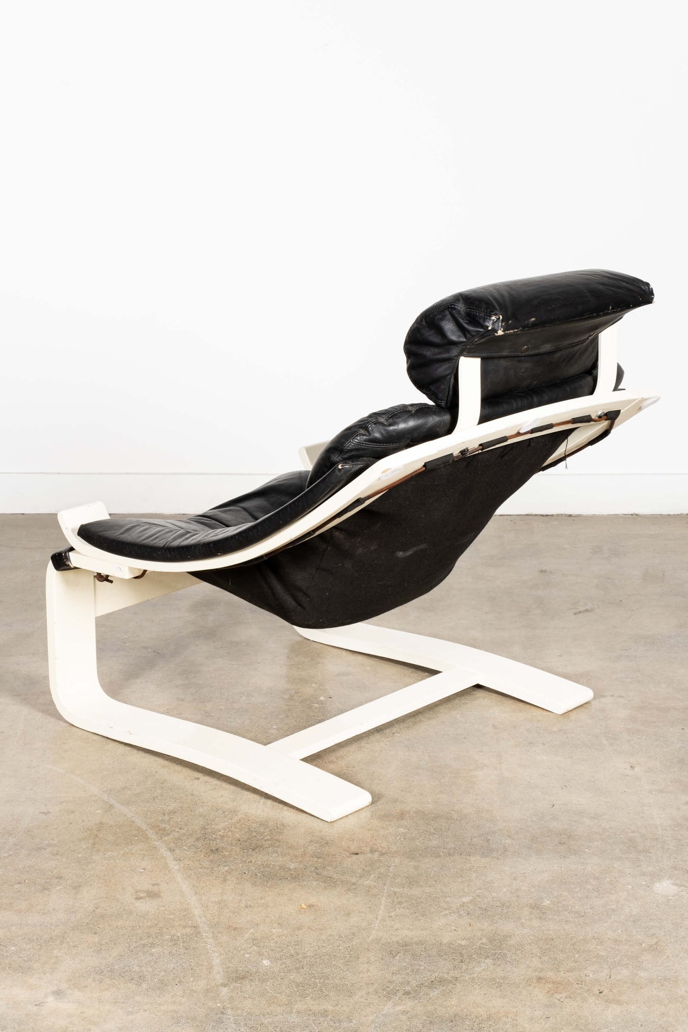 'Kroken' Black Leather Lounge Chair | Bonne Choice