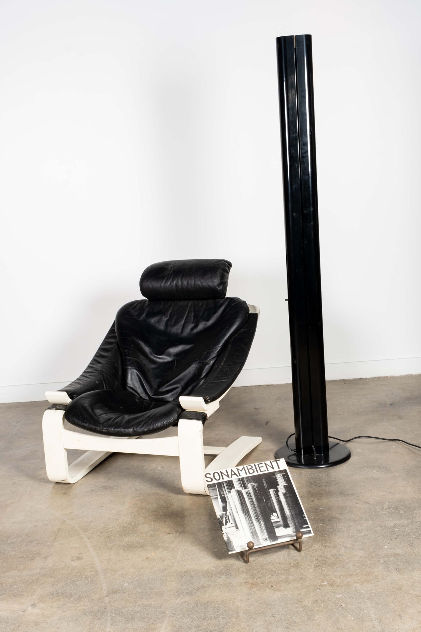 'Kroken' Black Leather Lounge Chair | Bonne Choice