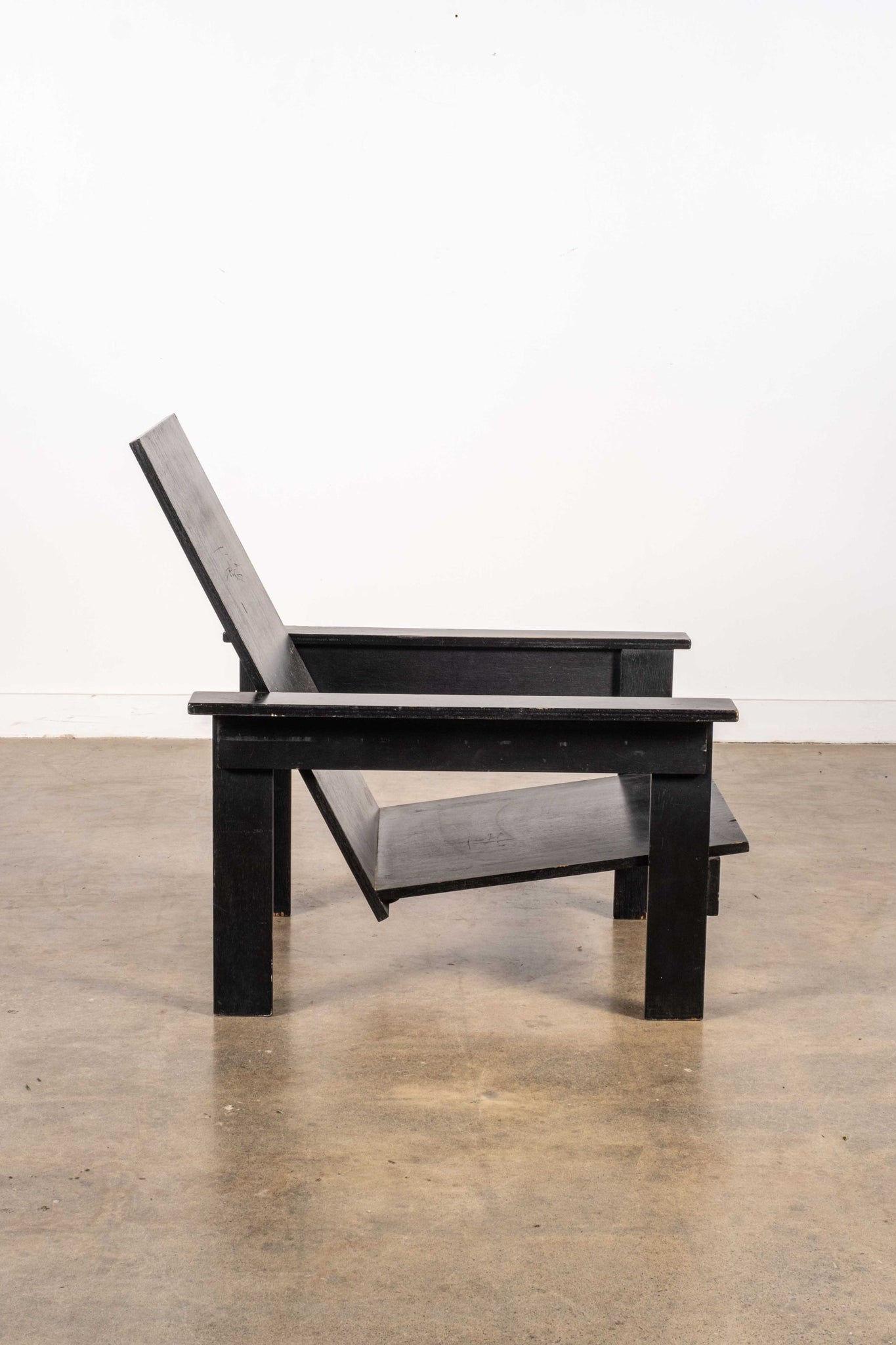 Black Slat Lounge Chair in the style of Gerrit Rietveld | Bonne Choice