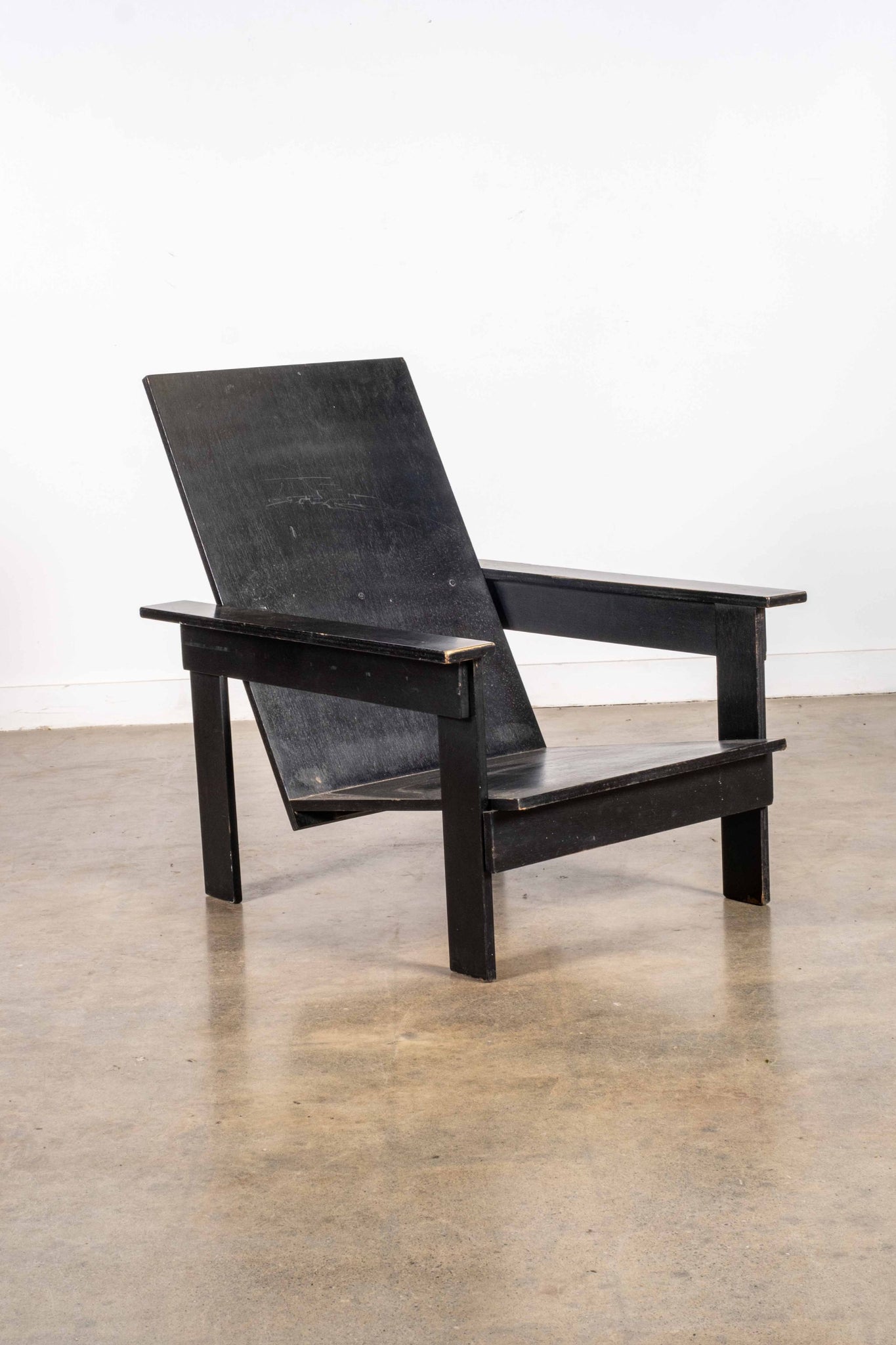 Black Slat Lounge Chair in the style of Gerrit Rietveld | Bonne Choice