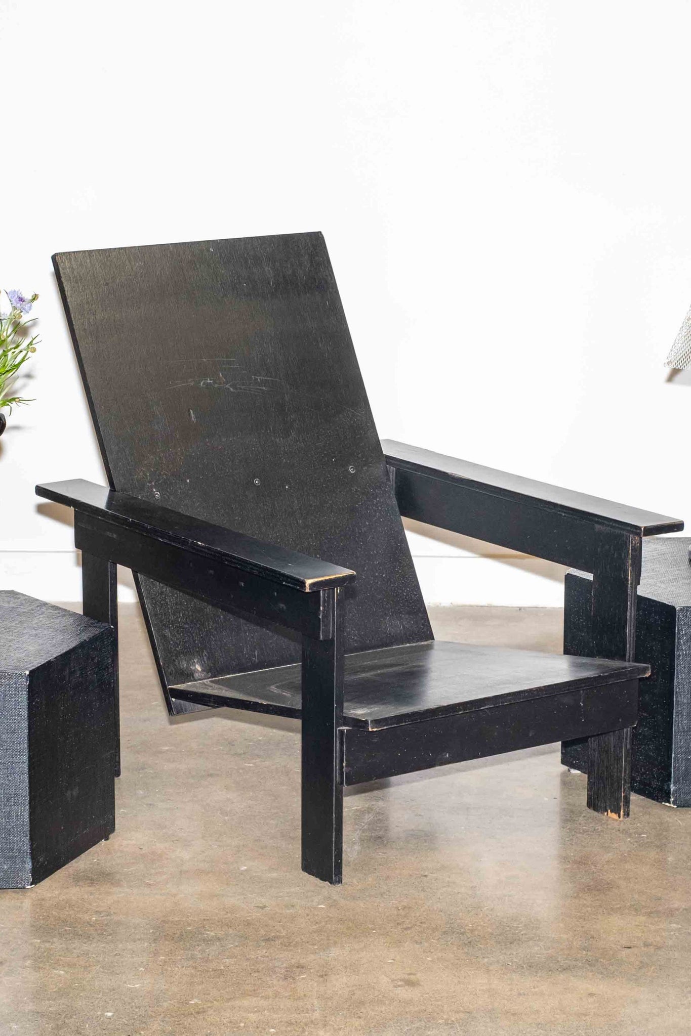 Black Slat Lounge Chair in the style of Gerrit Rietveld | Bonne Choice