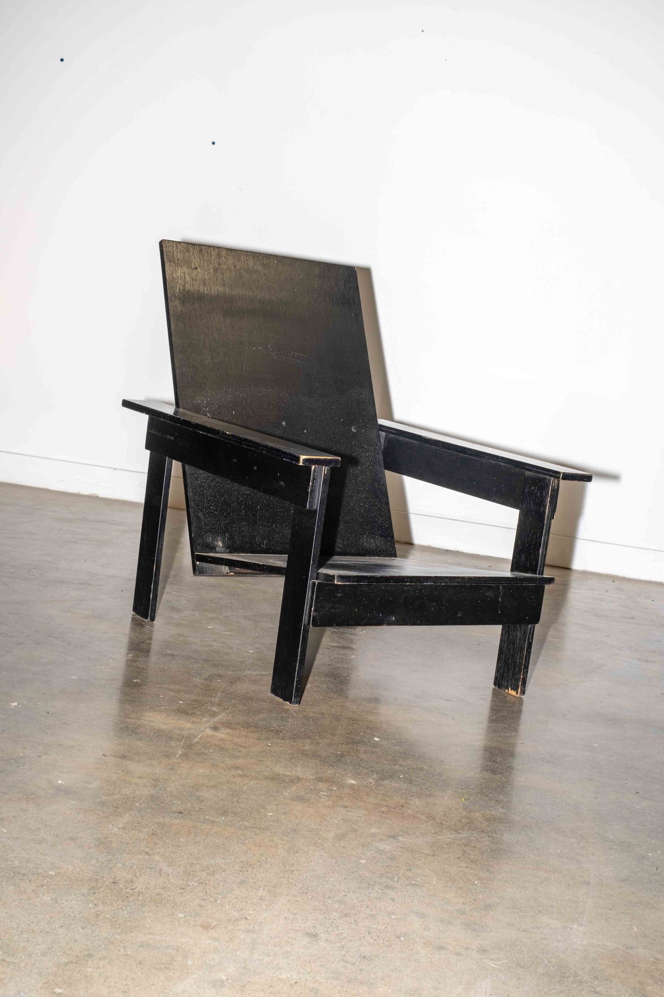 Black Slat Lounge Chair in the style of Gerrit Rietveld | Bonne Choice