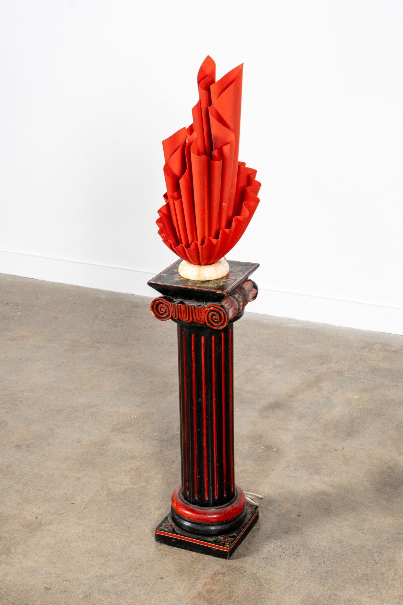 Black and Red Pedestal | Bonne Choice