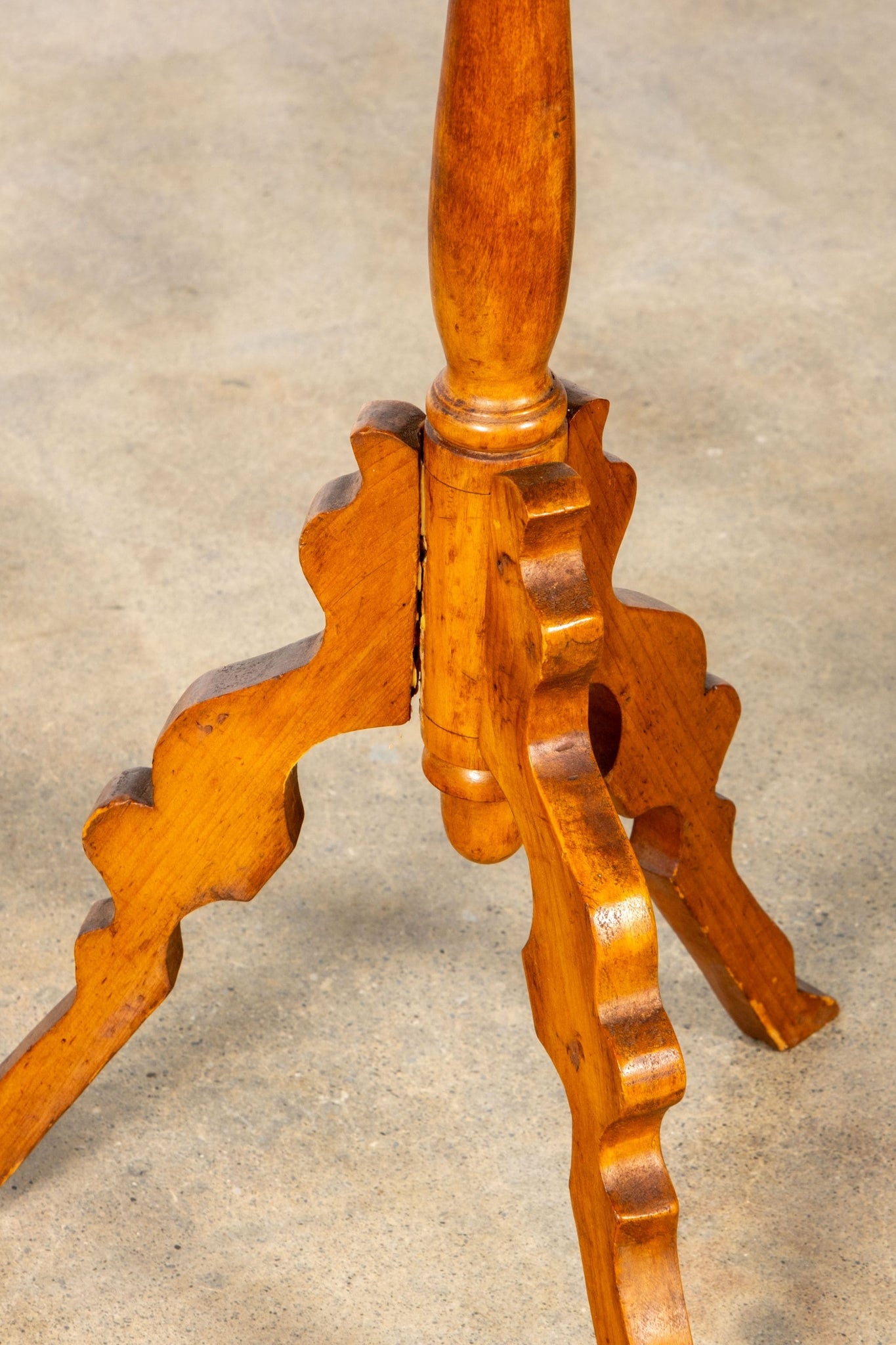 Vintage Burl Occassional Table | Bonne Choice