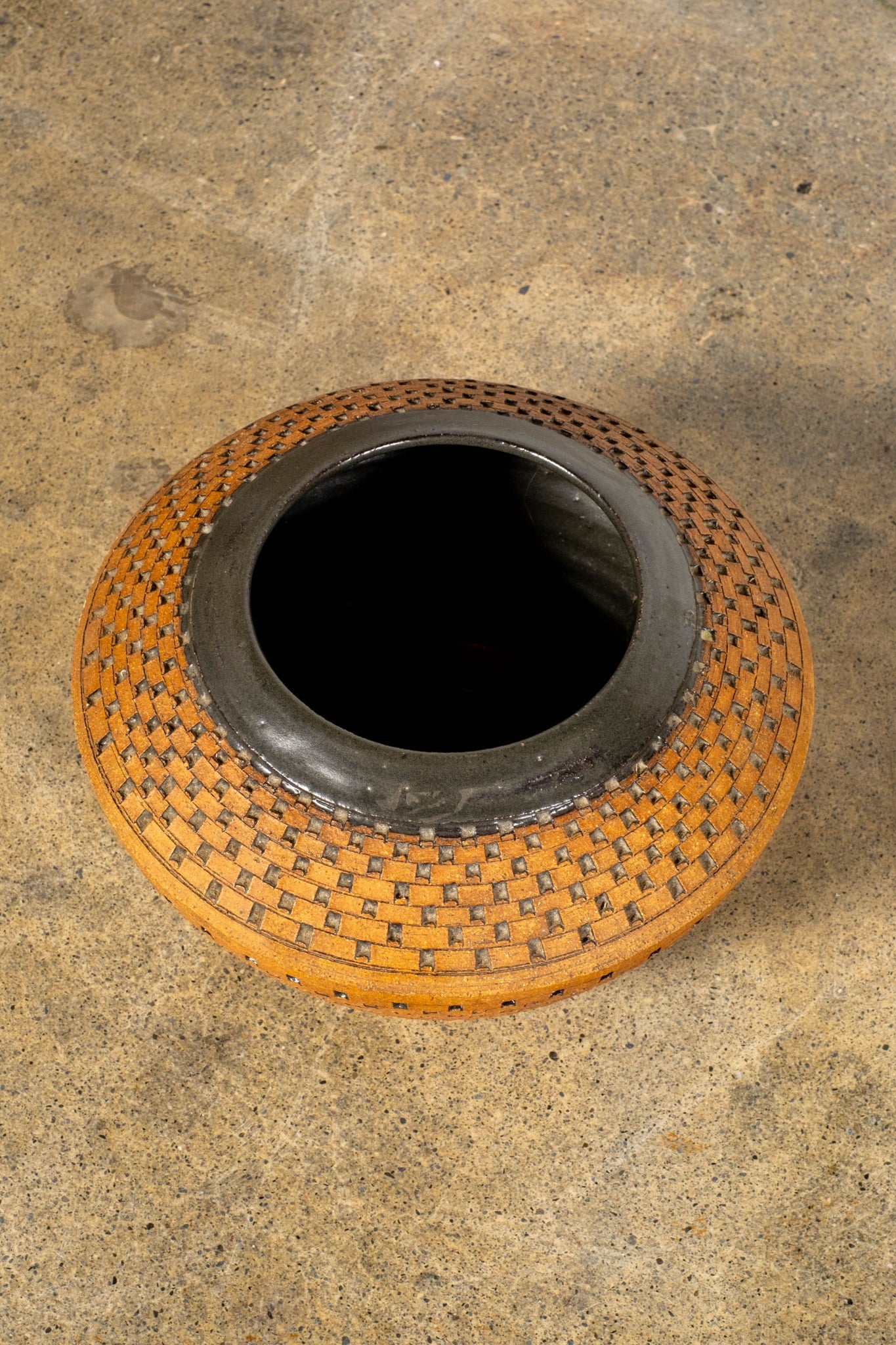 Carved Nicaraguan Vessel | Bonne Choice