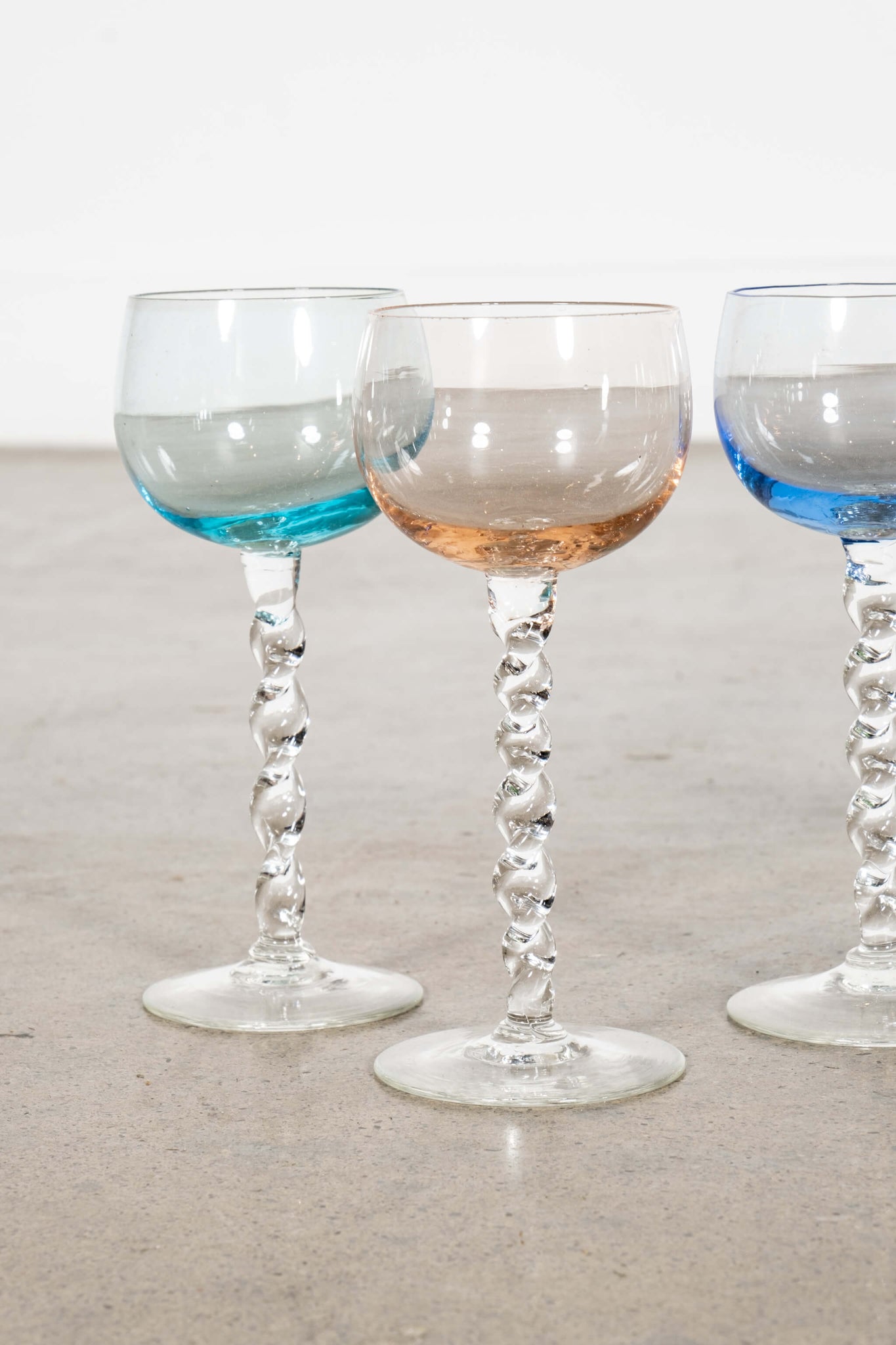 Bonne Choice - Set of 8 Coloured Wineglasses