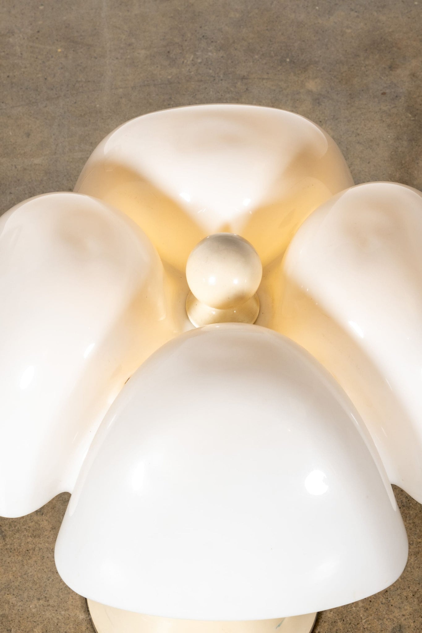 Martinelli Luce Cream Pipistrello Lamp by Gae Aulenti | Bonne Choice