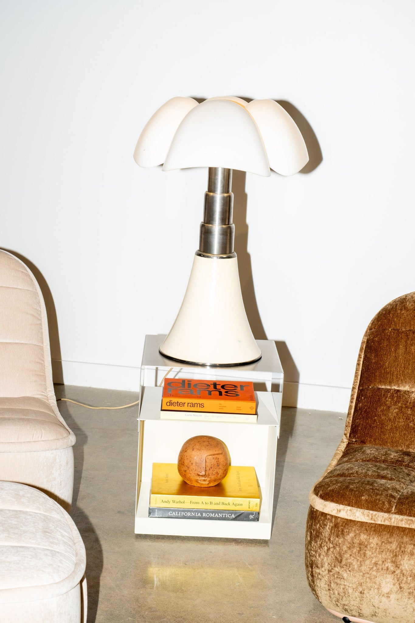 Martinelli Luce Cream Pipistrello Lamp by Gae Aulenti | Bonne Choice