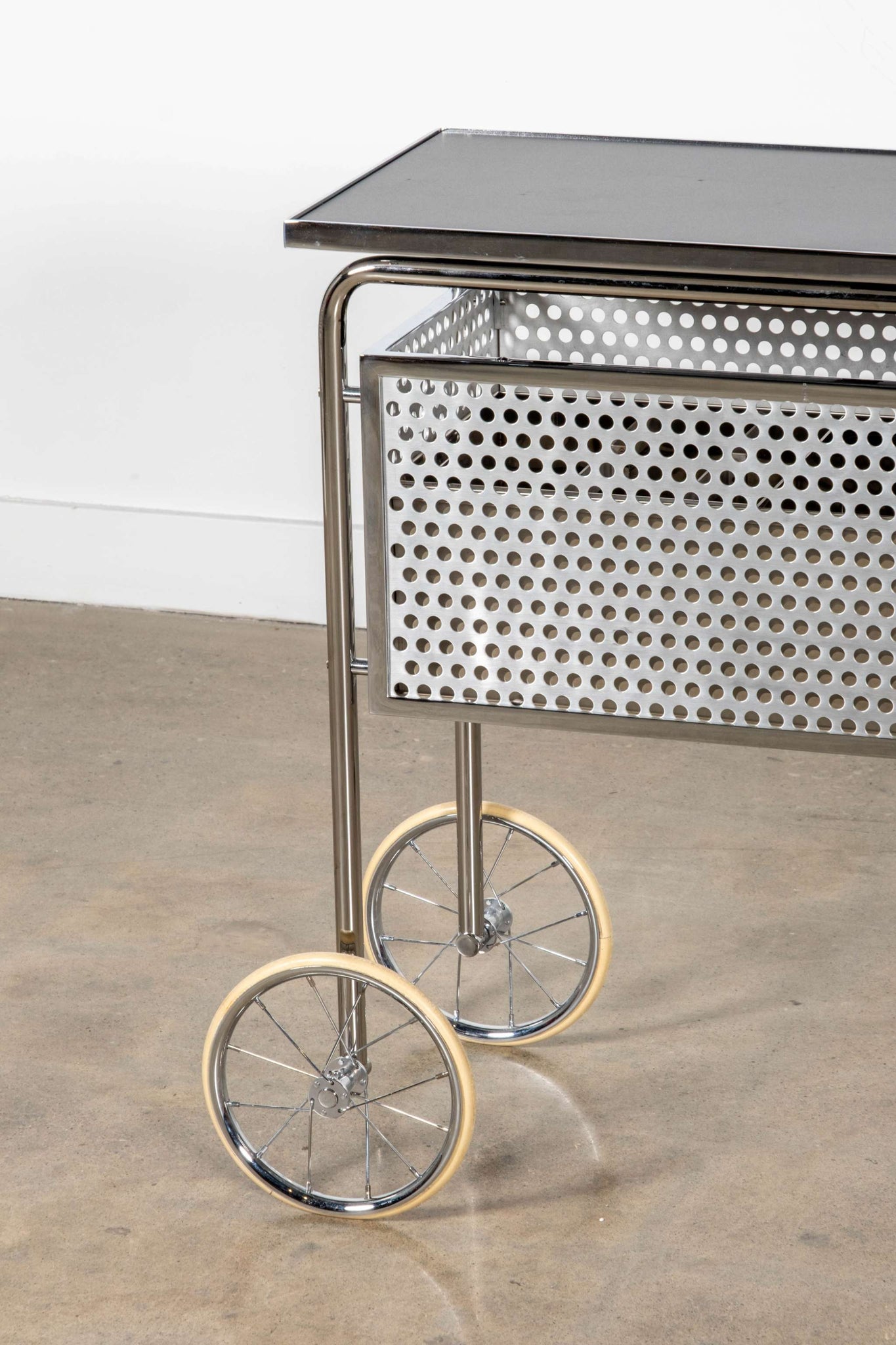 Ar1 Trolley Cart by Alfred Roth | Bonne Choice