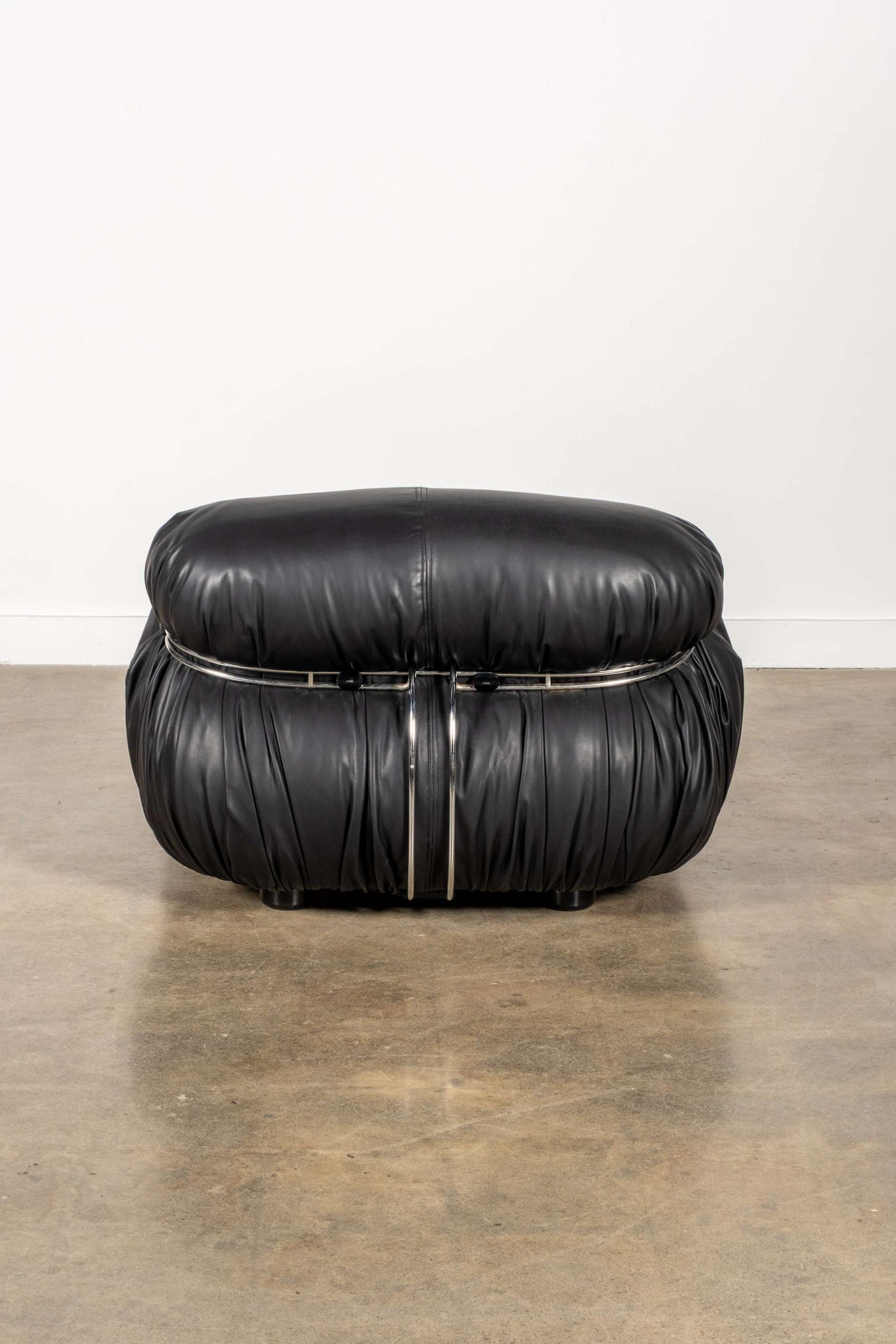 Pair of Soriana Lounge Chairs in Black Leather
