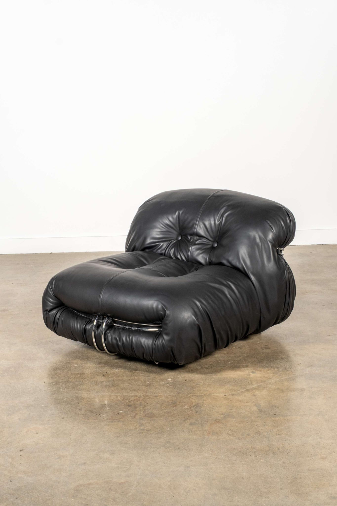 Pair of Soriana Lounge Chairs in Black Leather
