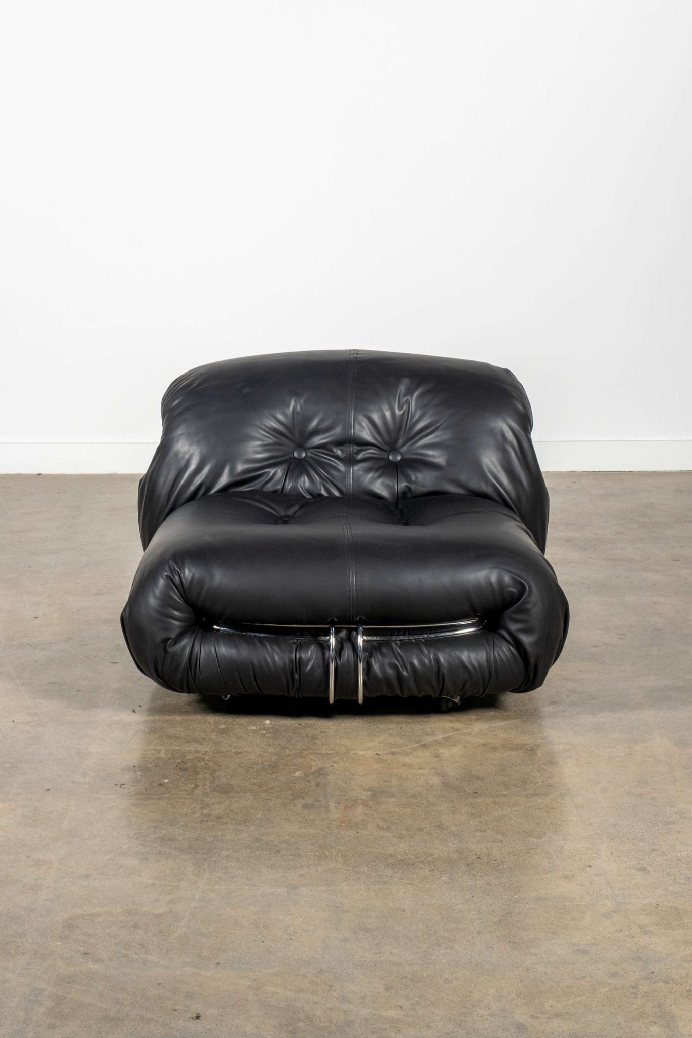 Pair of Soriana Lounge Chairs in Black Leather