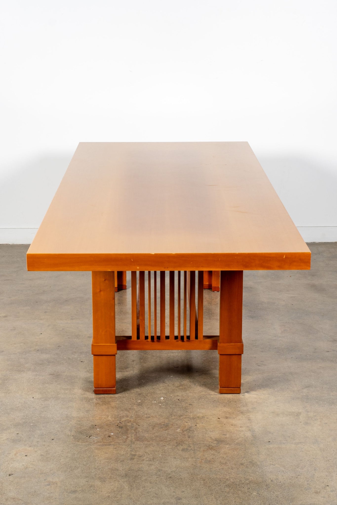 Dining Table "608 Taliesin" | Bonne Choice