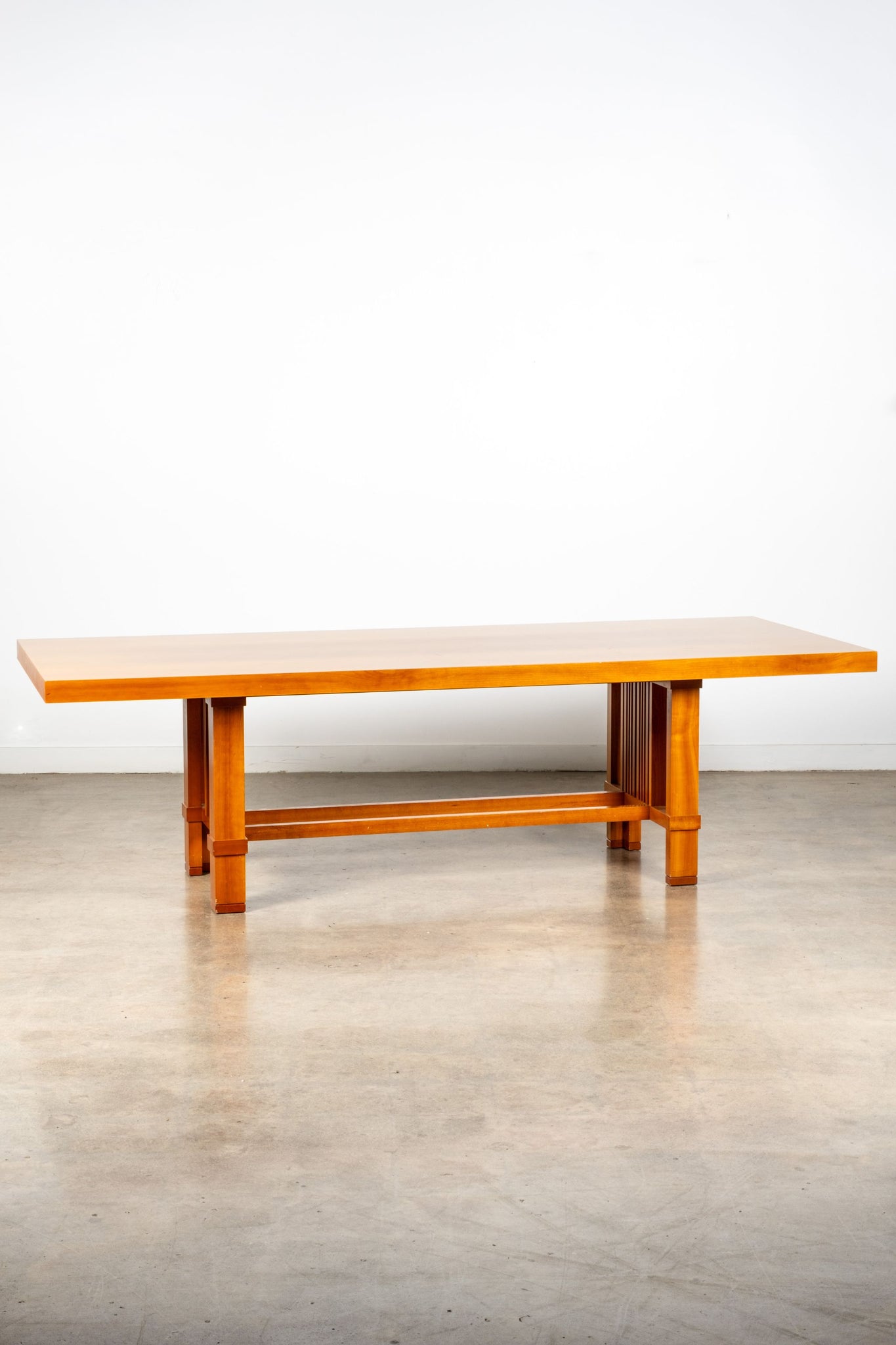 Dining Table "608 Taliesin" | Bonne Choice