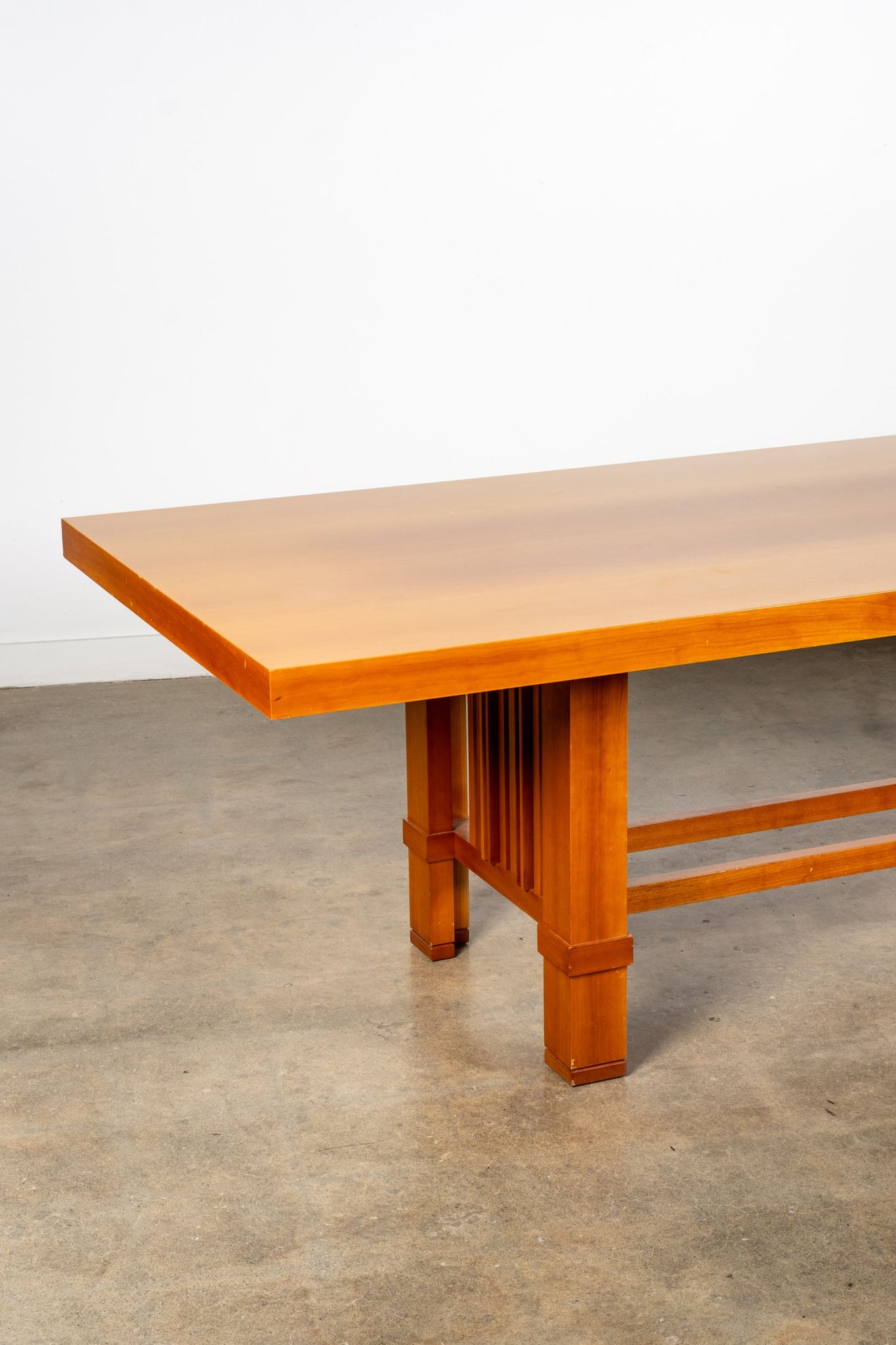 Dining Table "608 Taliesin" | Bonne Choice