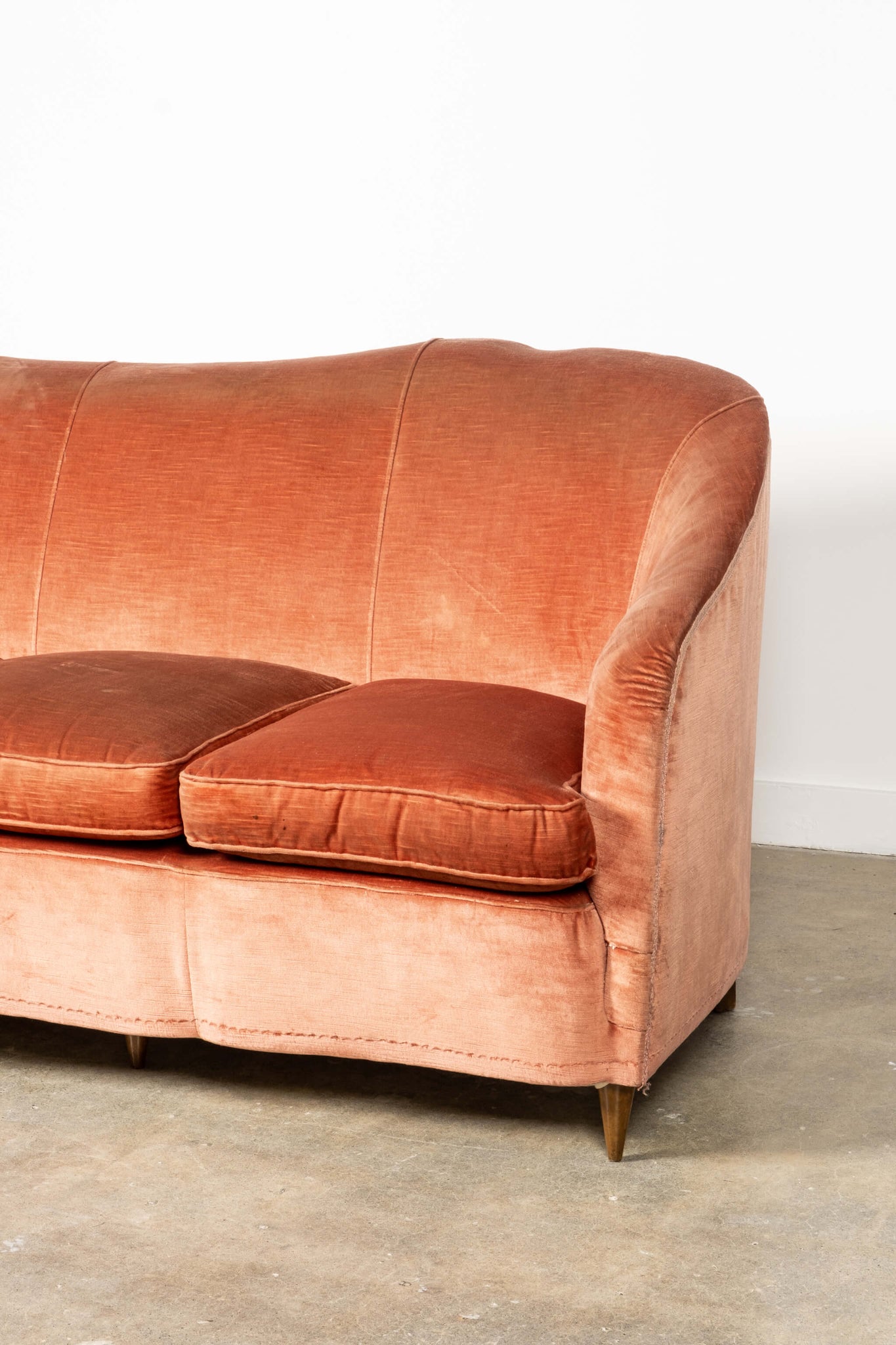 Extremely Rare Vintage Pink Orange Sofa with Curved Frame Detail Casa Giardino Gio Ponti, side detail