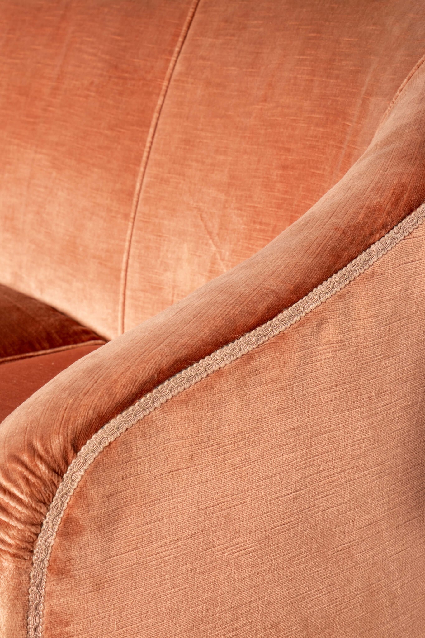 Extremely Rare Vintage Pink Orange Sofa with Curved Frame Detail Casa Giardino Gio Ponti, armrest detail