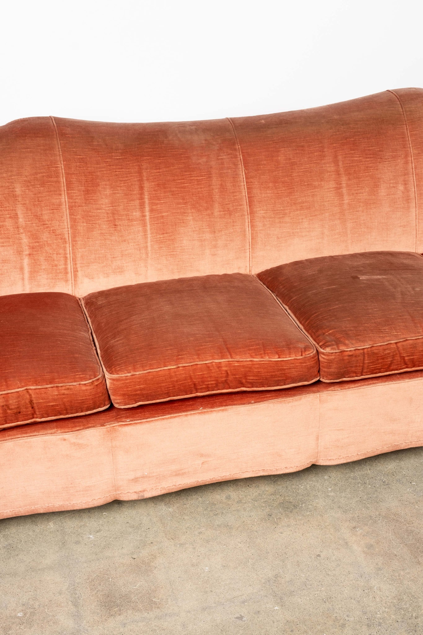 Extremely Rare Vintage Pink Orange Sofa with Curved Frame Detail Casa Giardino Gio Ponti, seat and backrest detail