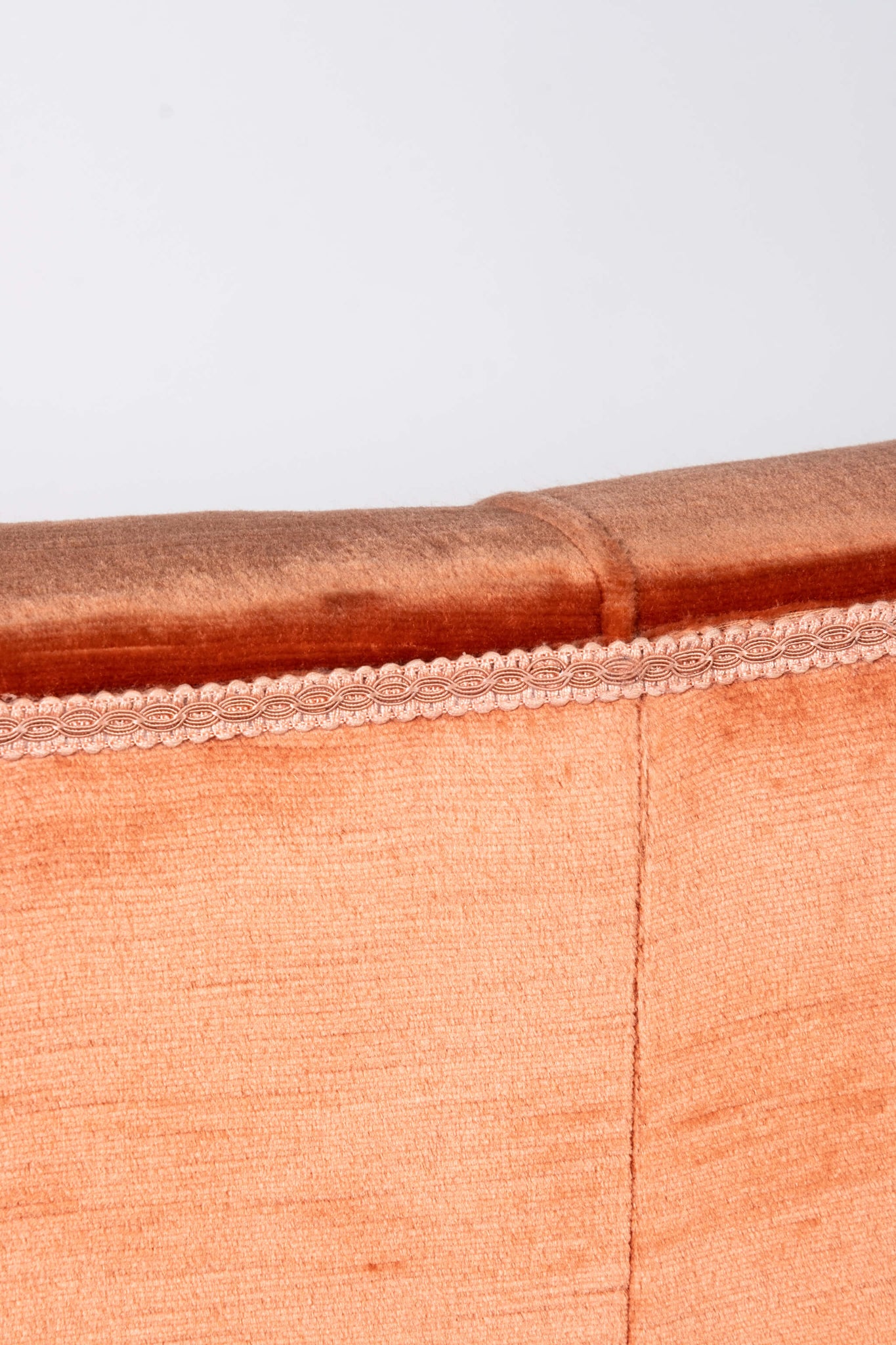 Extremely Rare Vintage Pink Orange Sofa with Curved Frame Detail Casa Giardino Gio Ponti, upholstery detail