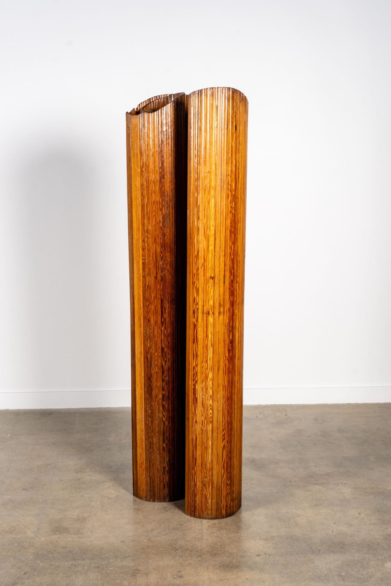 S.N.S.A French Tambour Screen, low (dark) by Jomaine Baumann | Bonne Choice