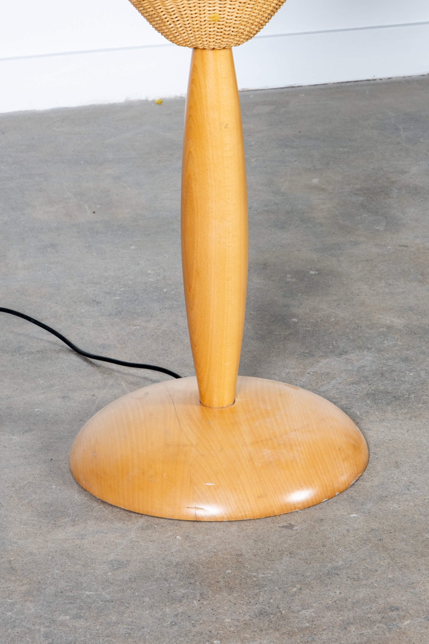 Vintage Italian Wicker Floor Lamp, base detail
