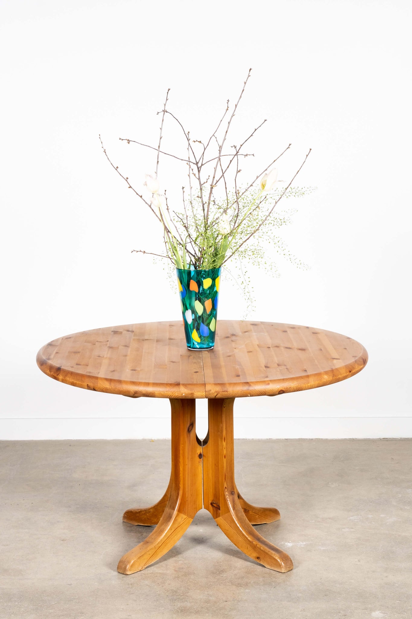 Vintage 1970s Solid Pine Extendable Dining Table, shown without leaves and a vase