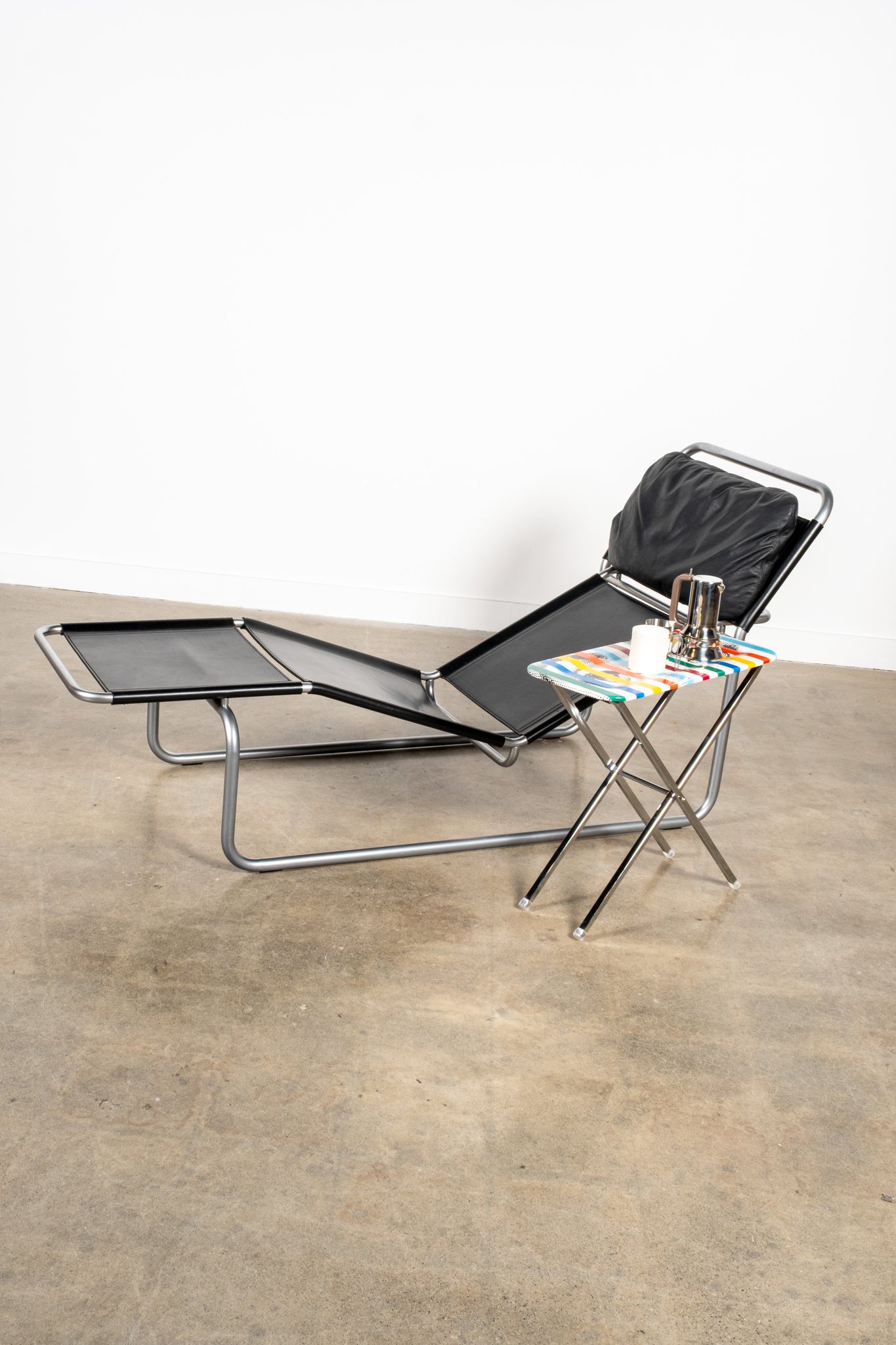 Leather Lounge Chair in the style of Le Corbusier