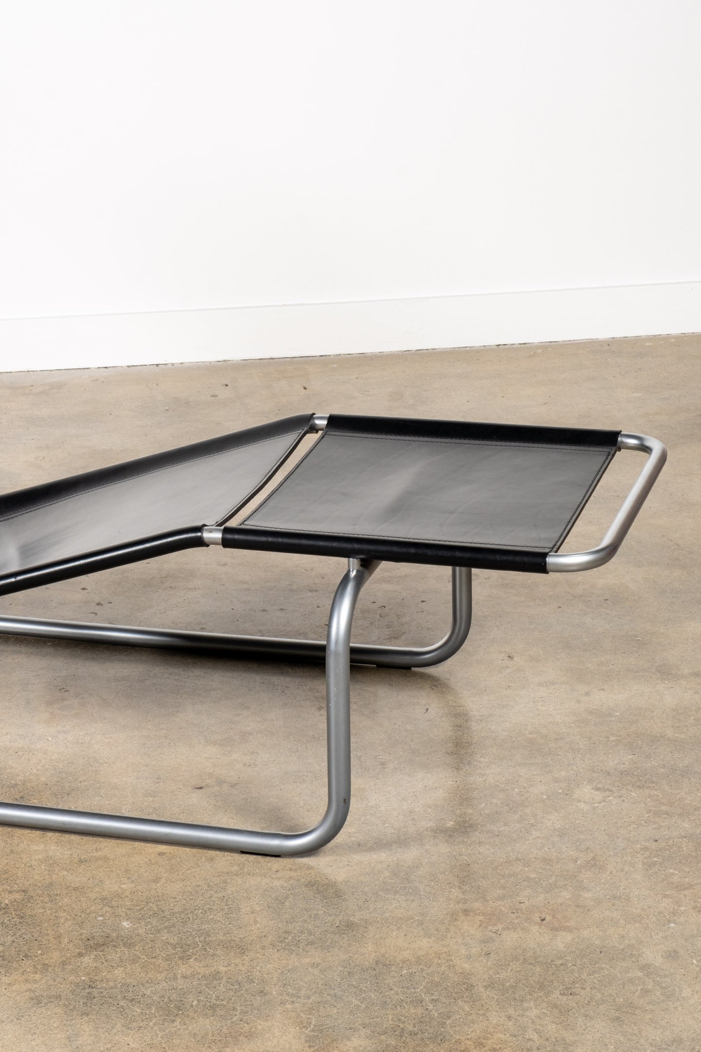 Leather Lounge Chair in the style of Le Corbusier