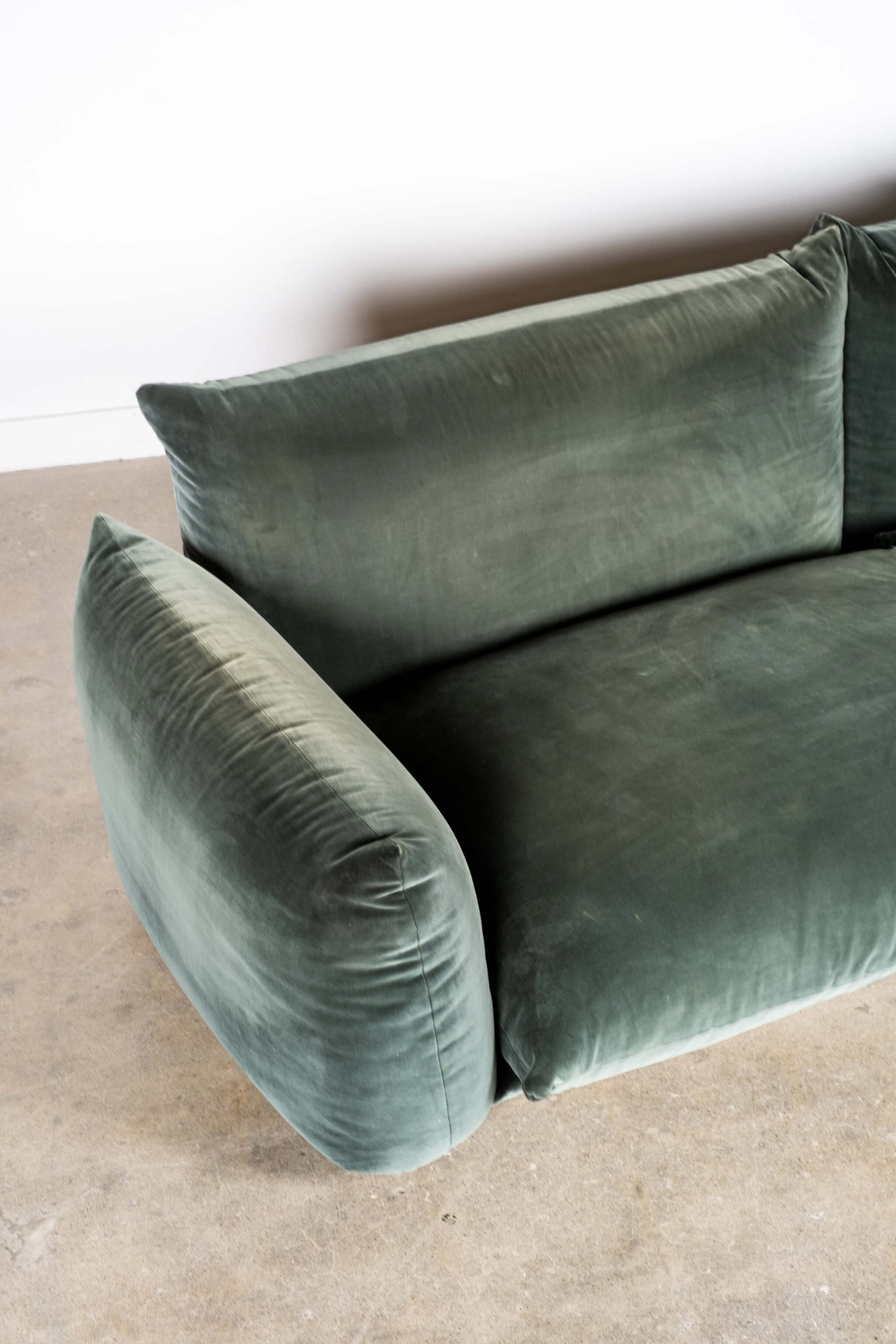 Bonne Choice - Marenco 1 Arm 2-Seater Sofa in Green Velvet