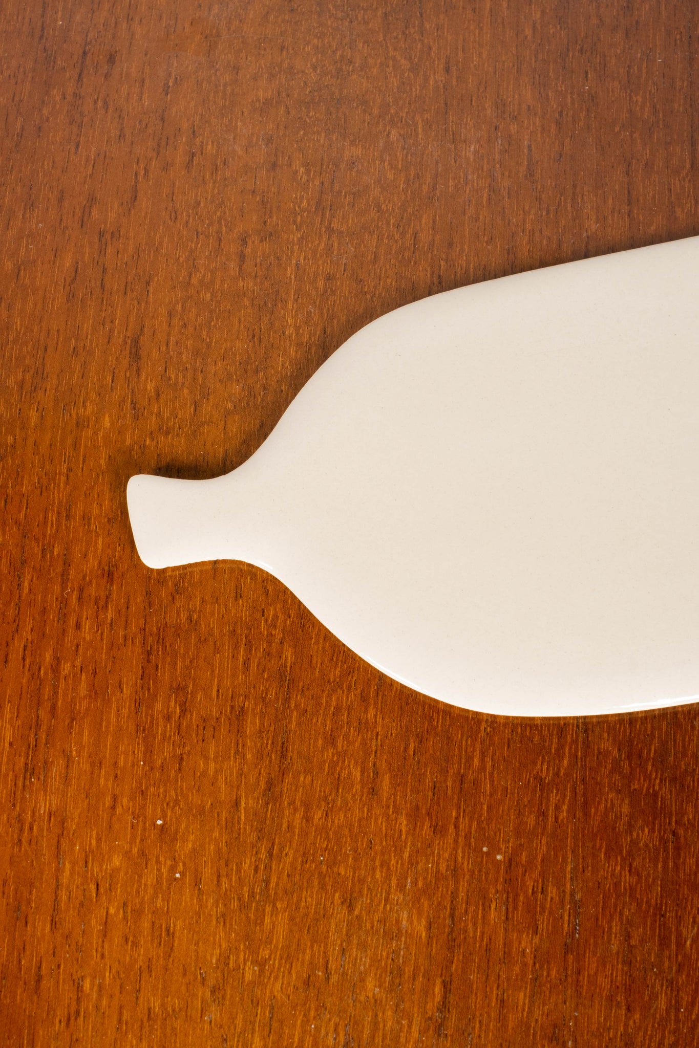 Medium Board + Flake Bowl Kogevina Ceramics, handle detail