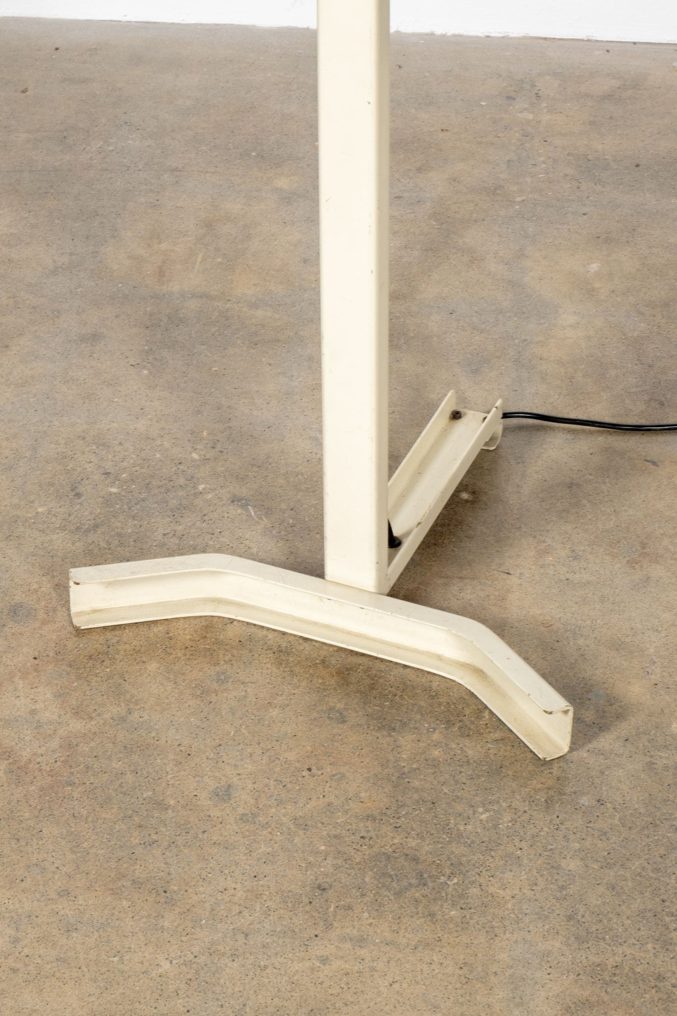 Vintage Metal Floor Lamp, White | Bonne Choice