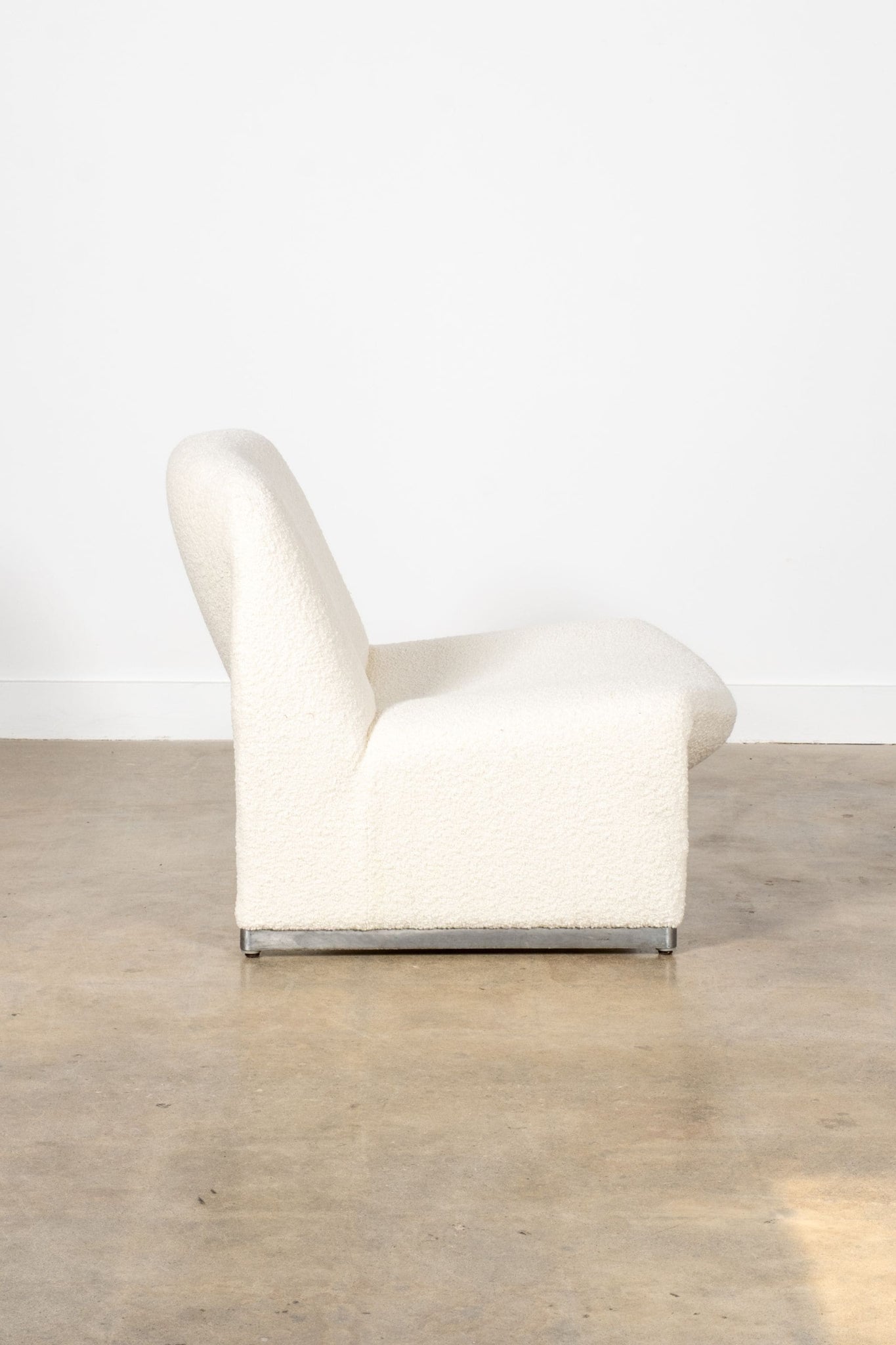 Artifort Newly Upholstered Alky Chair, Cream Boucle by Giancarlo Piretti | Bonne Choice