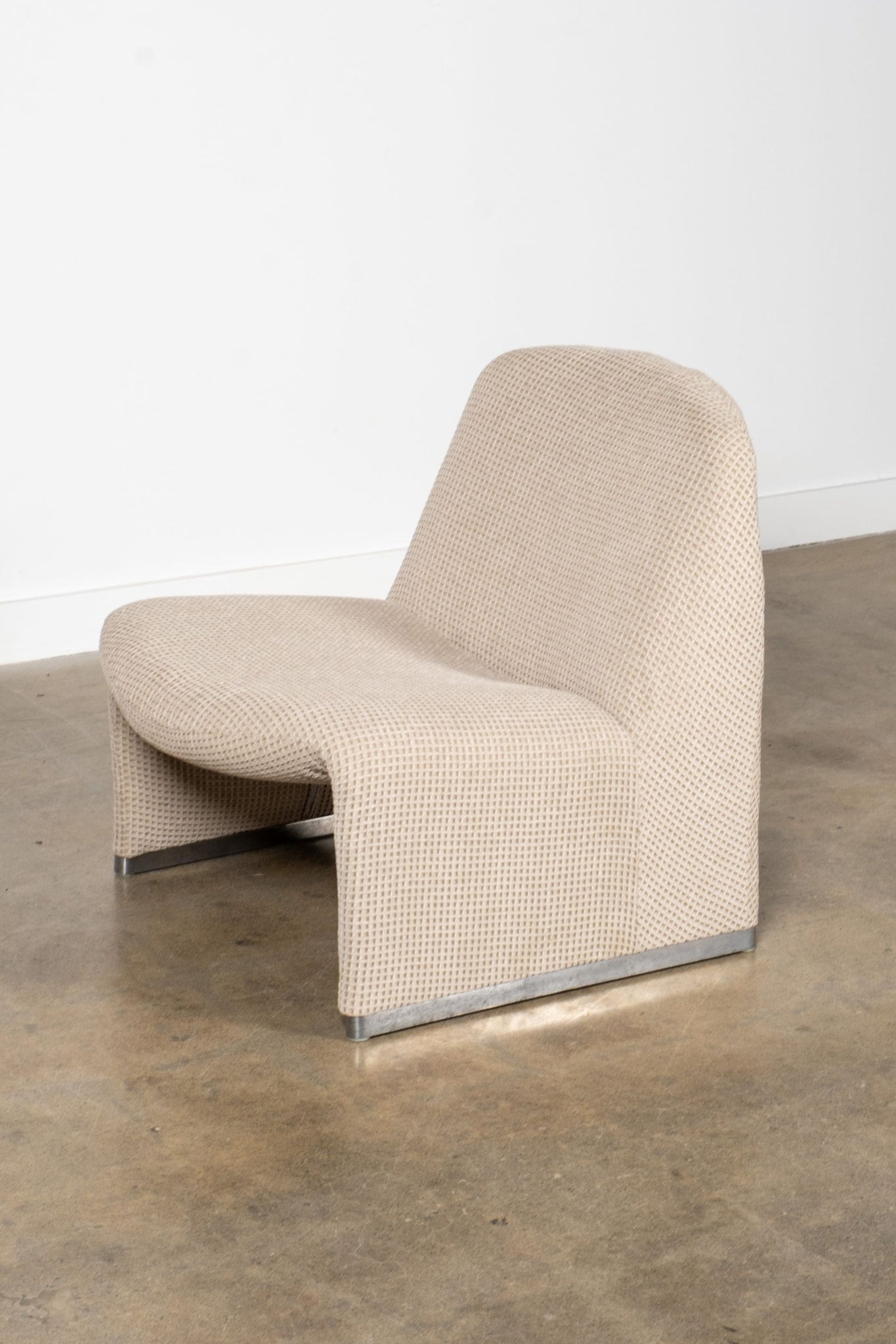 Artifort Newly Upholstered Alky Chair, Cream'Waffle' by Giancarlo Piretti | Bonne Choice
