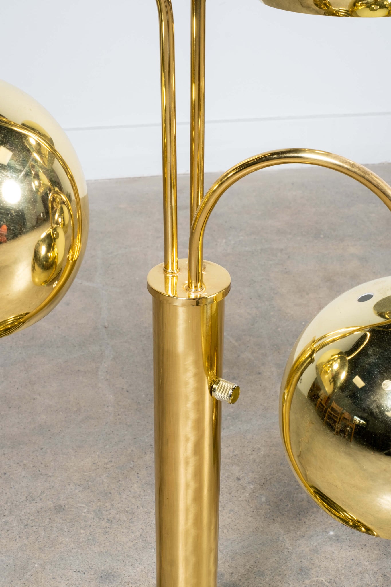Pair of Vintage Brass Ball Eyeball Table Lamps by Robert Sonneman, base detail