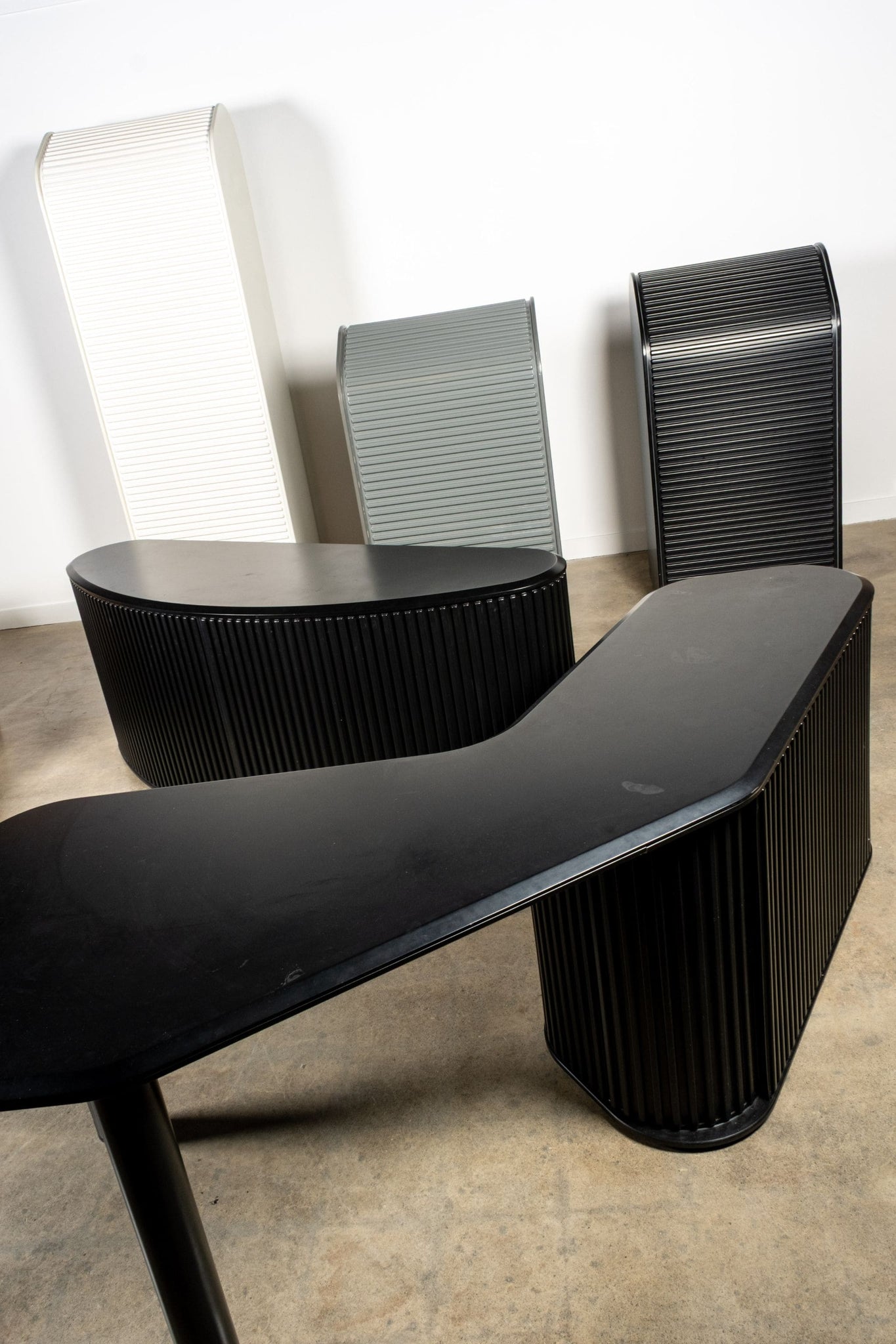 Pastoe, Desk (Black) by Aldo van den Nieuwelaar | Bonne Choice