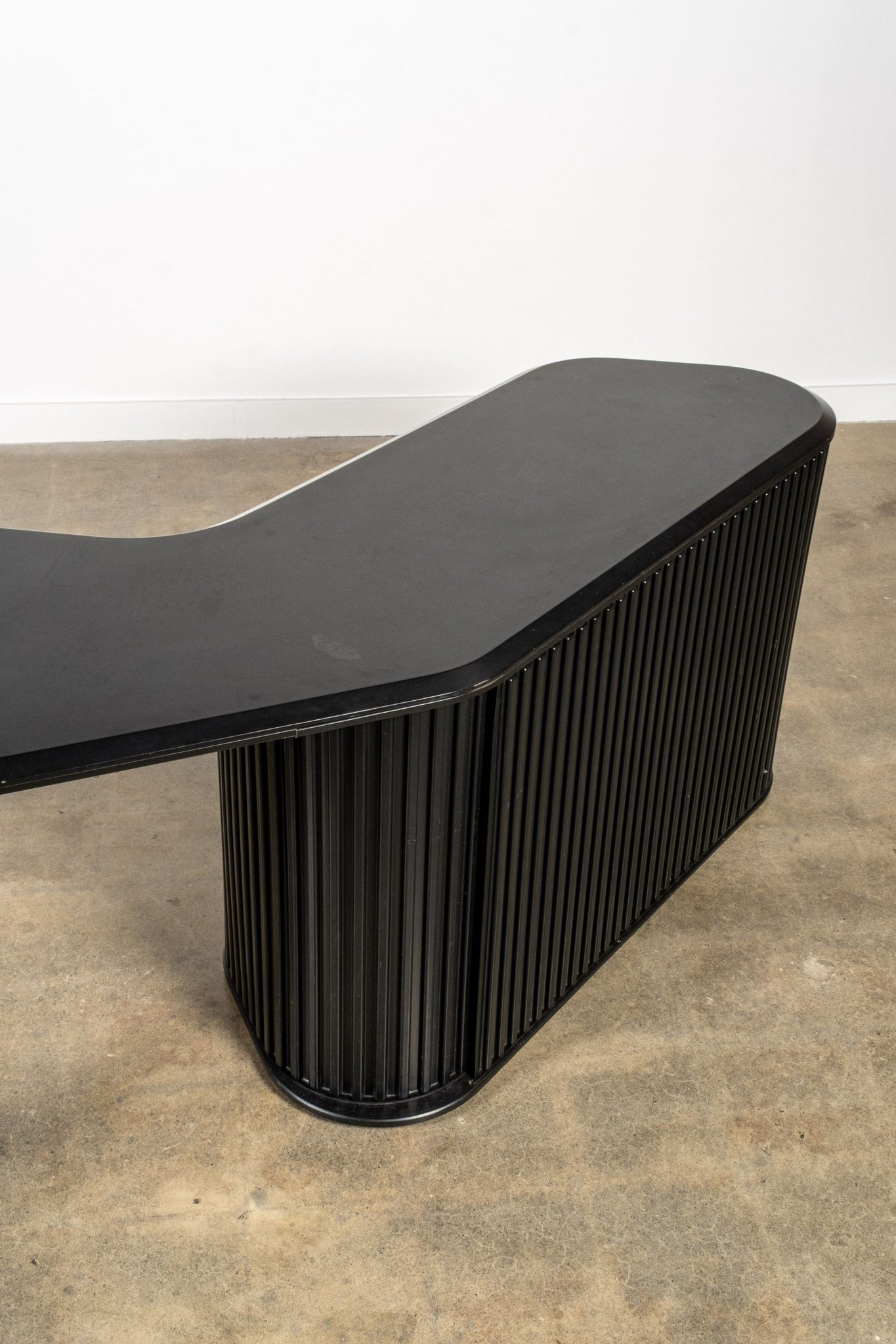 Pastoe, Desk (Black) by Aldo van den Nieuwelaar | Bonne Choice