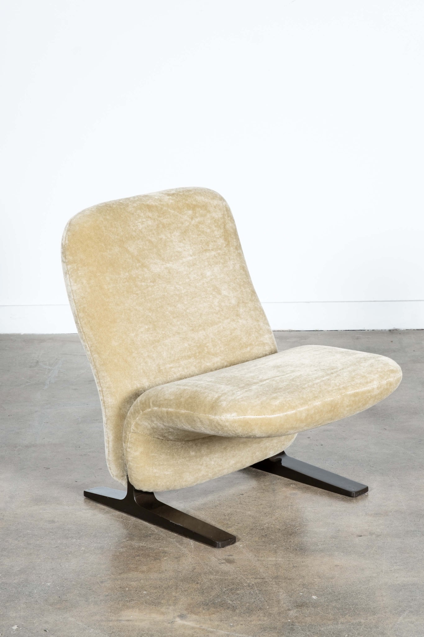 F780 'Concorde' Lounge Chair