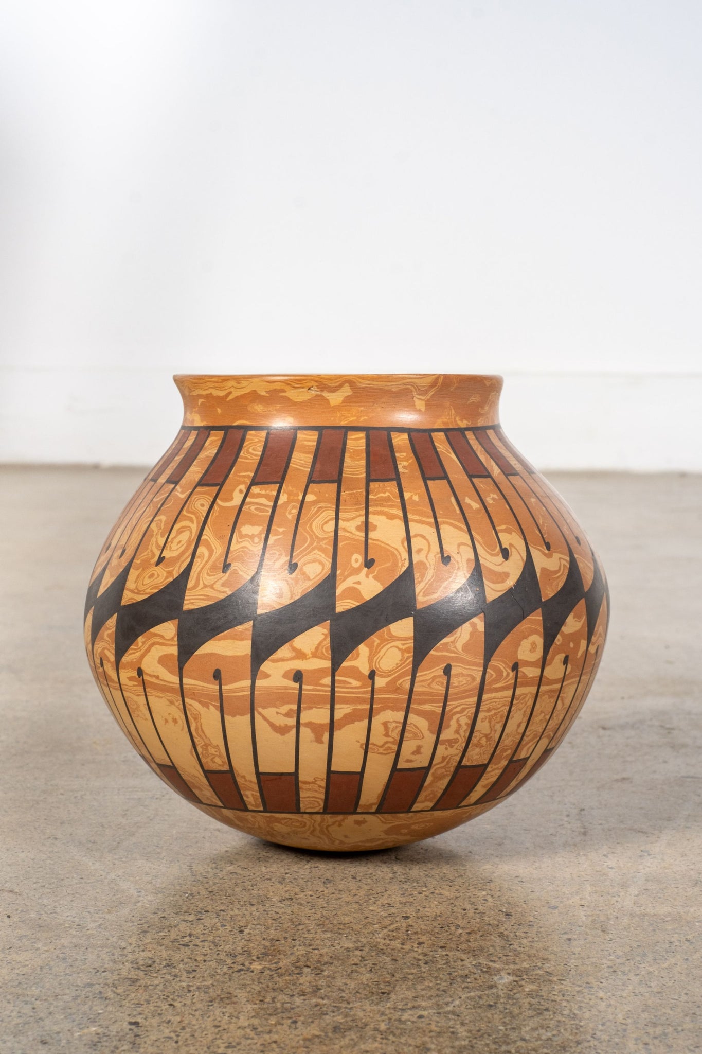 Southwest American Acoma Style Feather Pot | Bonne Choice