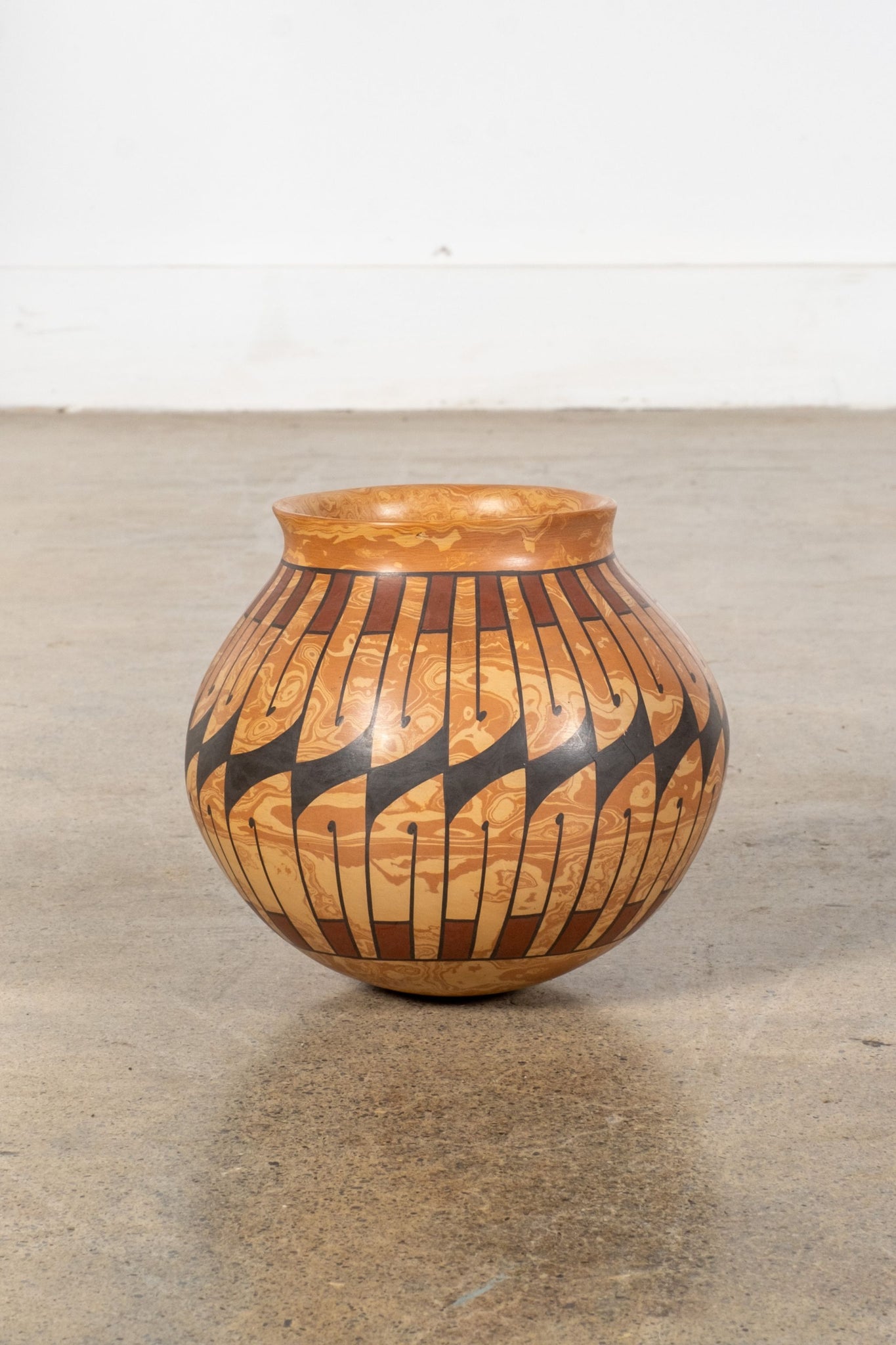 Southwest American Acoma Style Feather Pot | Bonne Choice