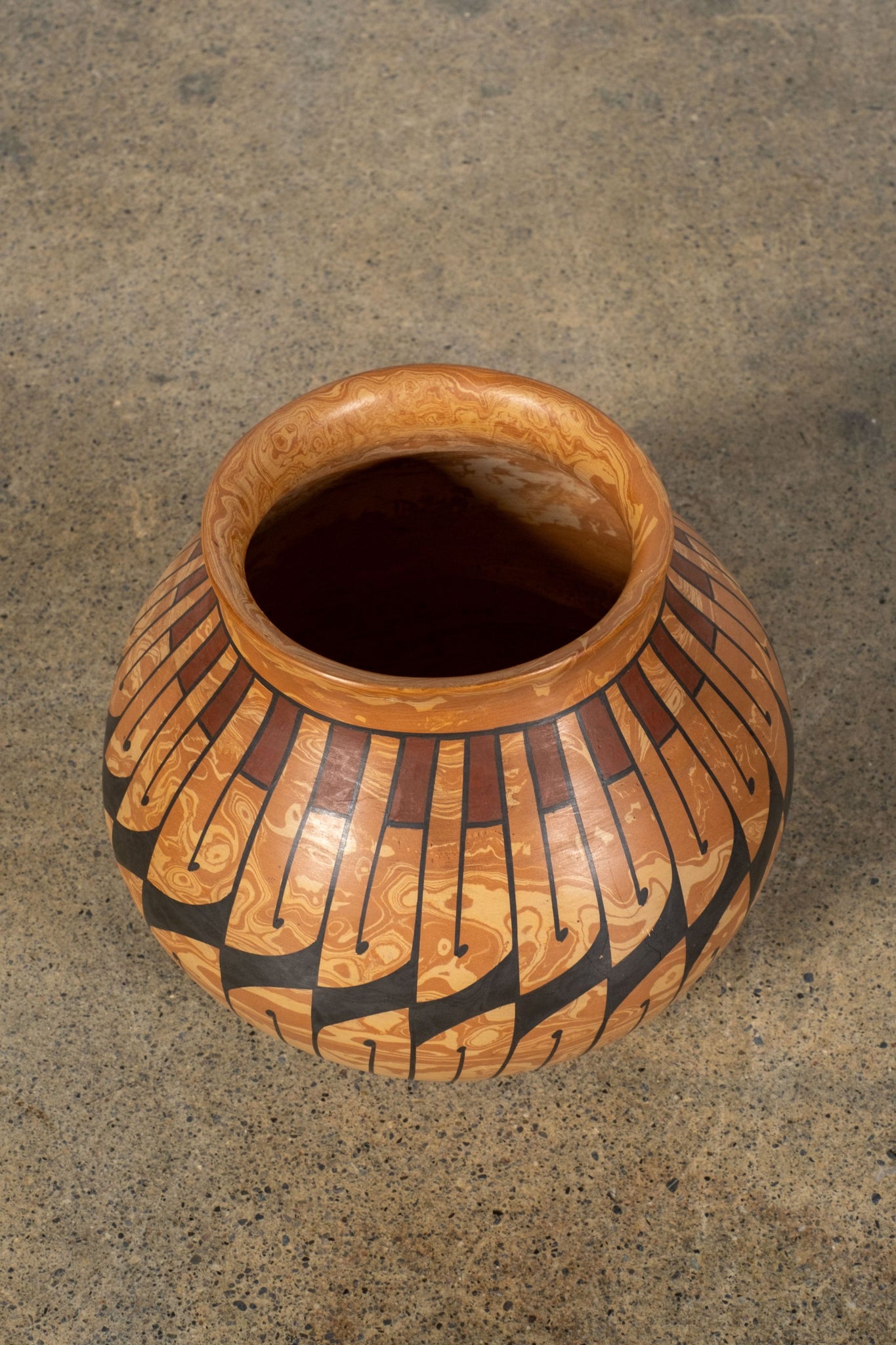 Southwest American Acoma Style Feather Pot | Bonne Choice